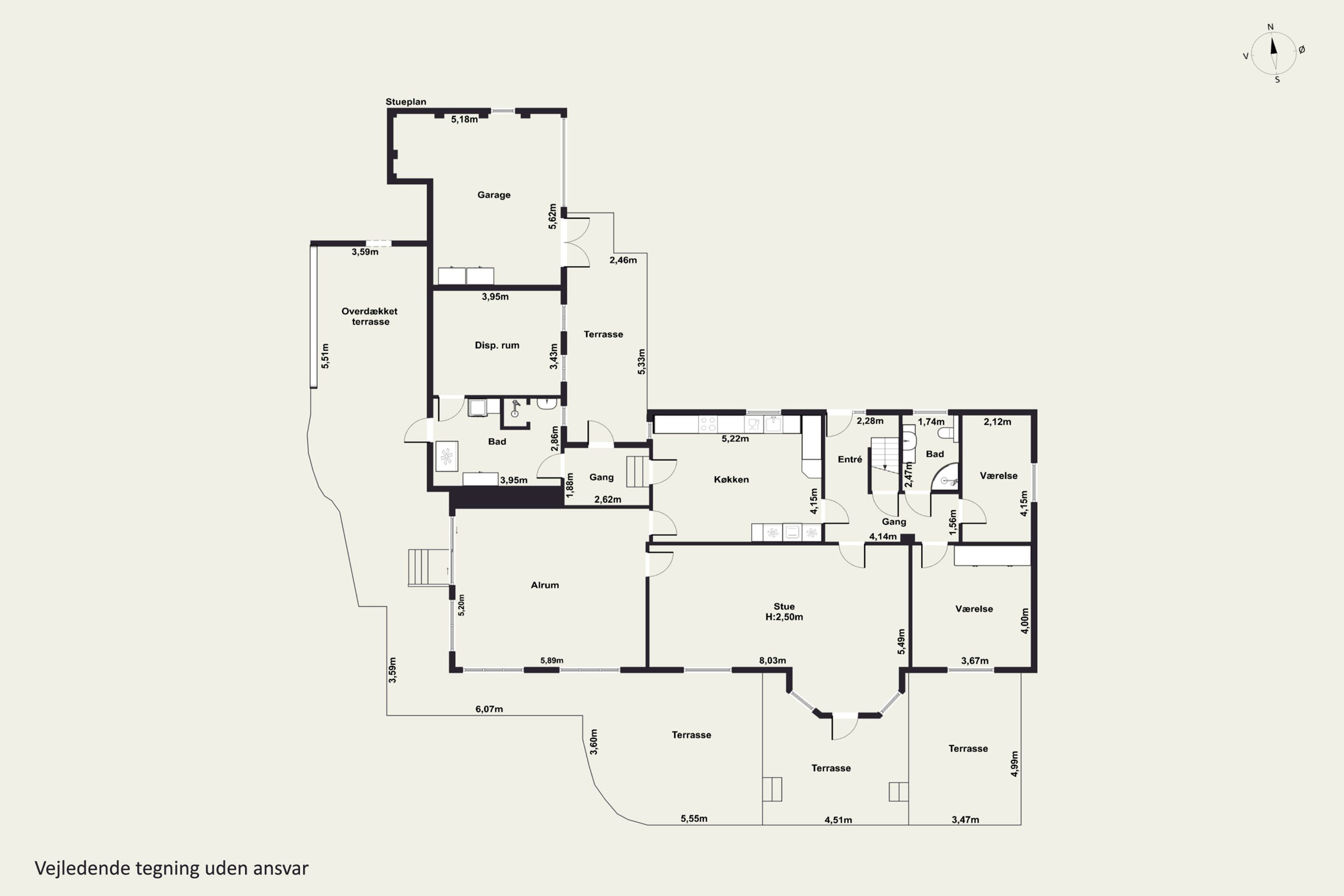 Rummelig bolig i to plan med have og garage