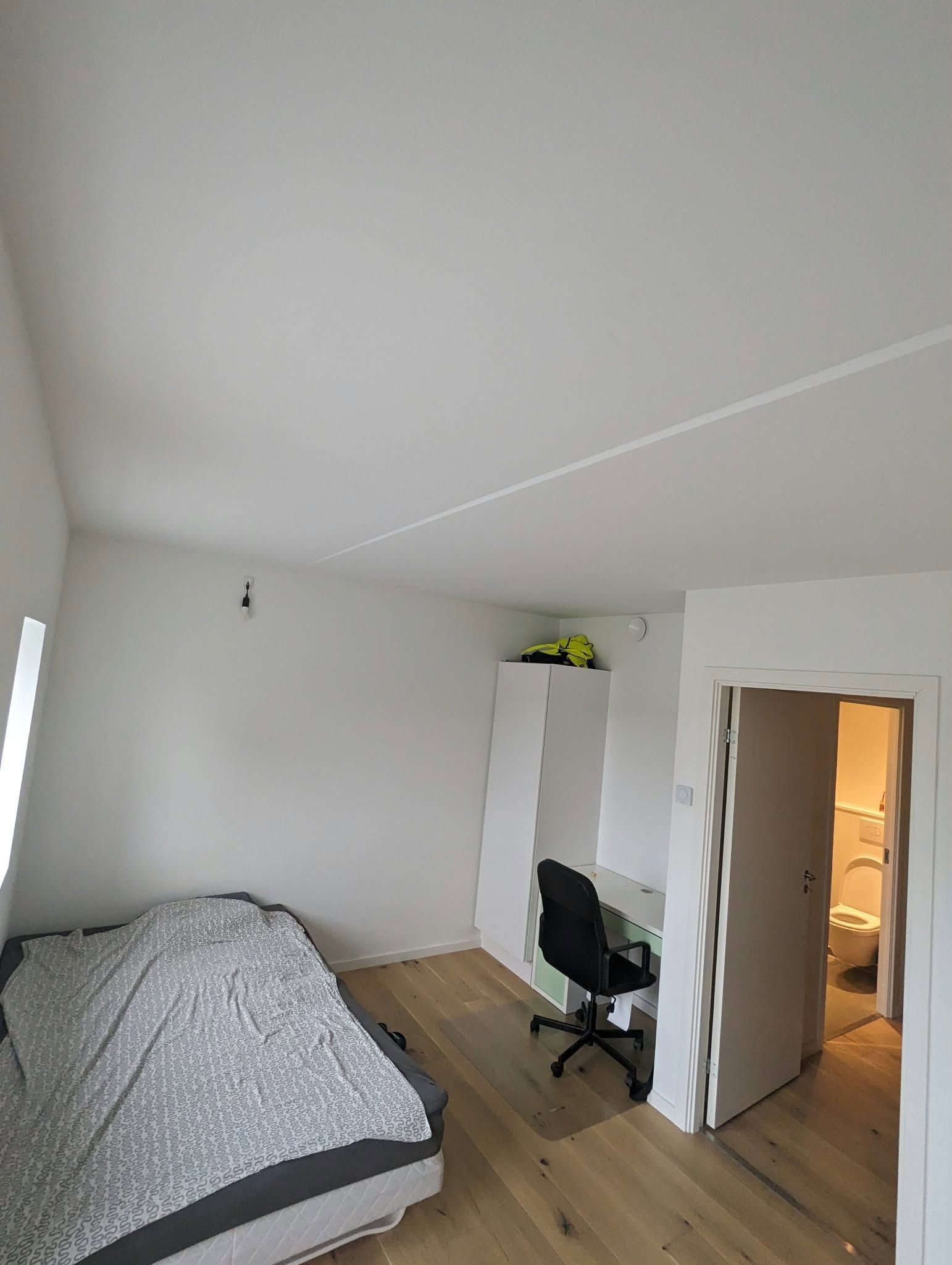 Looking for a roomate for a share house