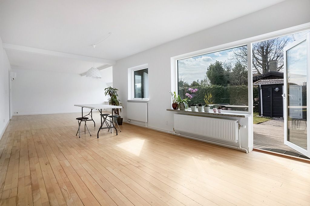 Lys og rummelig villa med stor have og separat anneks i Dragør