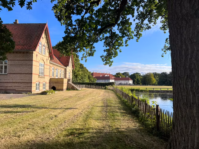 Sjælden ejendom til leje, i kanten af parken på Hverringe Gods. nær Kerteminde