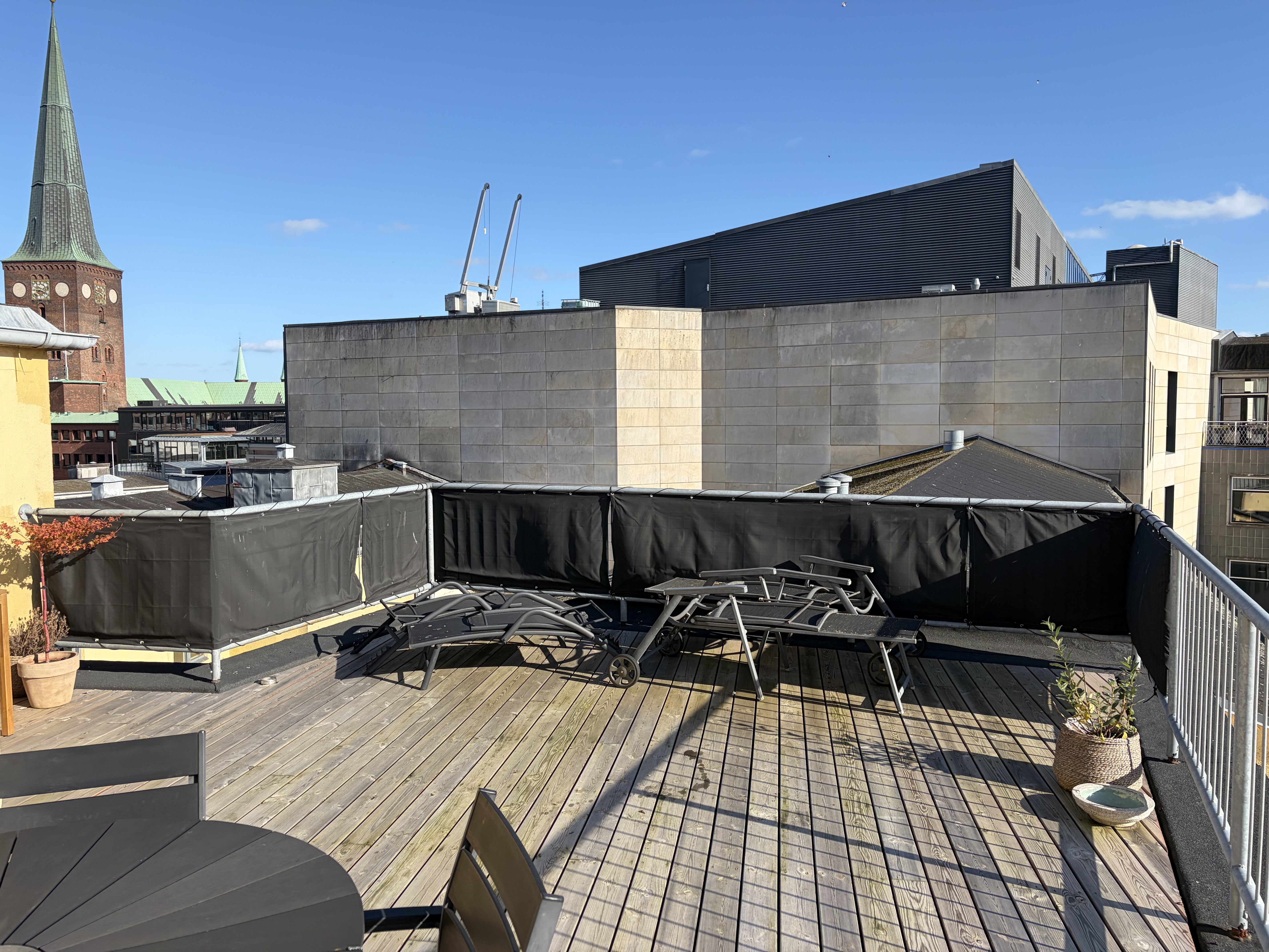 Lækker lejlighed med privat tagterrasse