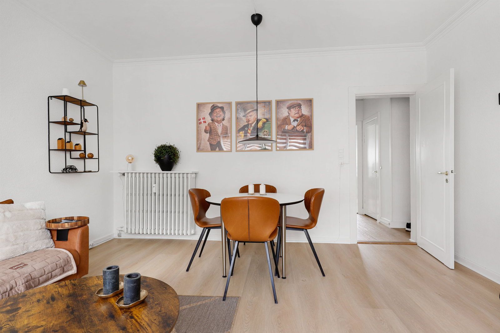 Lys og velindrettet 2-værelses på 63 m² med altan og stilrent køkken - Visning 2