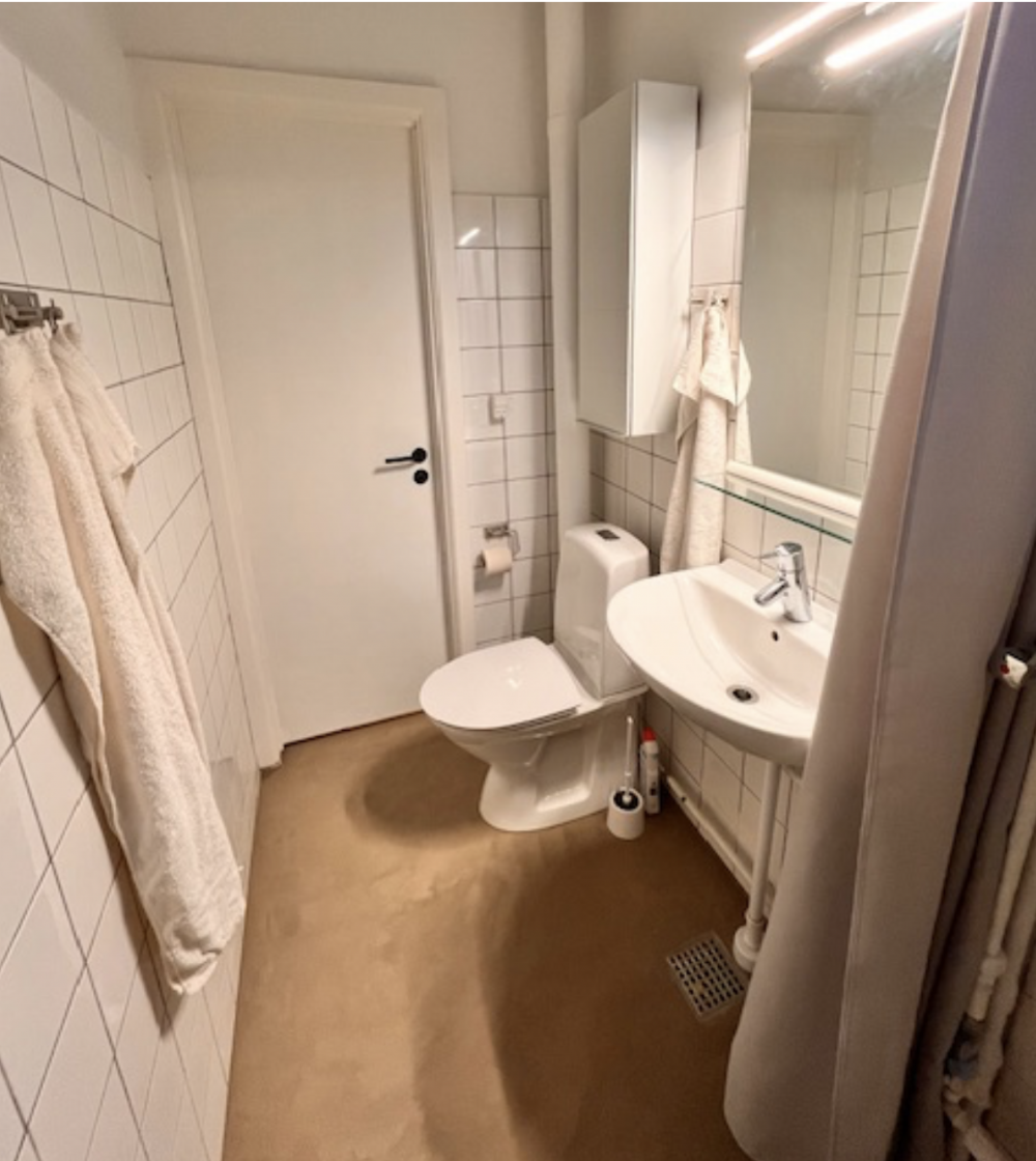 Lille hyggelig møbleret lejlighed med bedste beliggenhed.