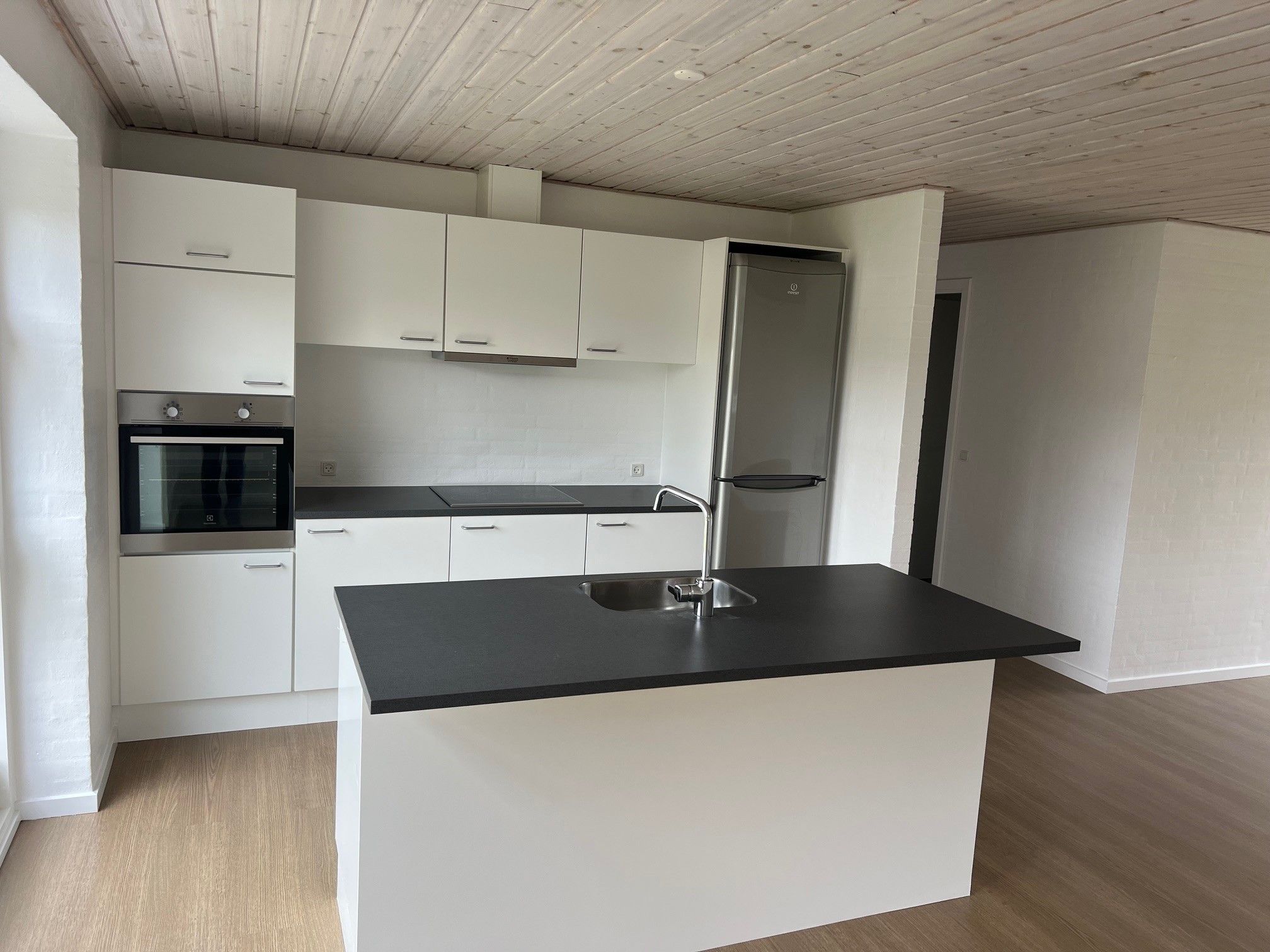 Rækkehus med have og parkering