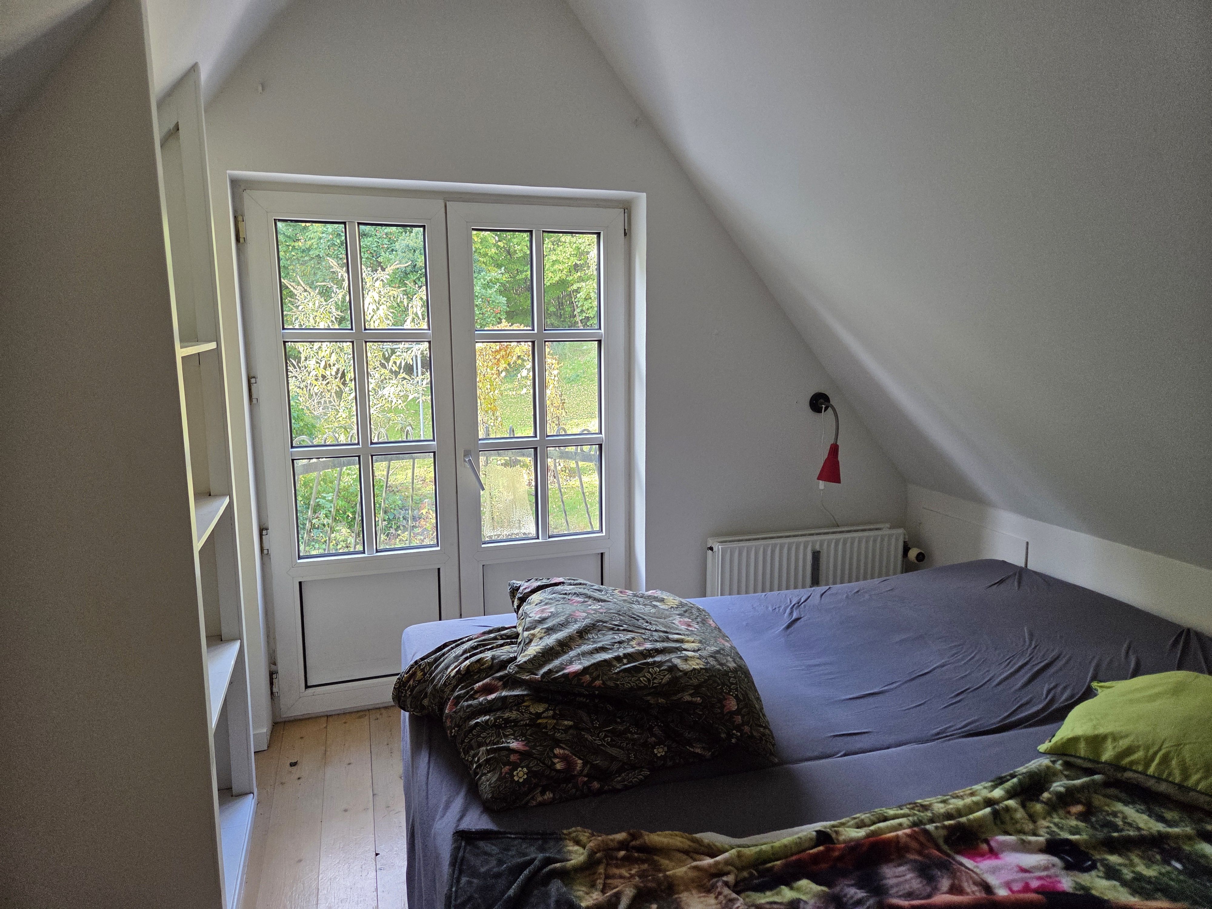 Rigtig hyggelig villa med udhuse og stor overdækket terrasse