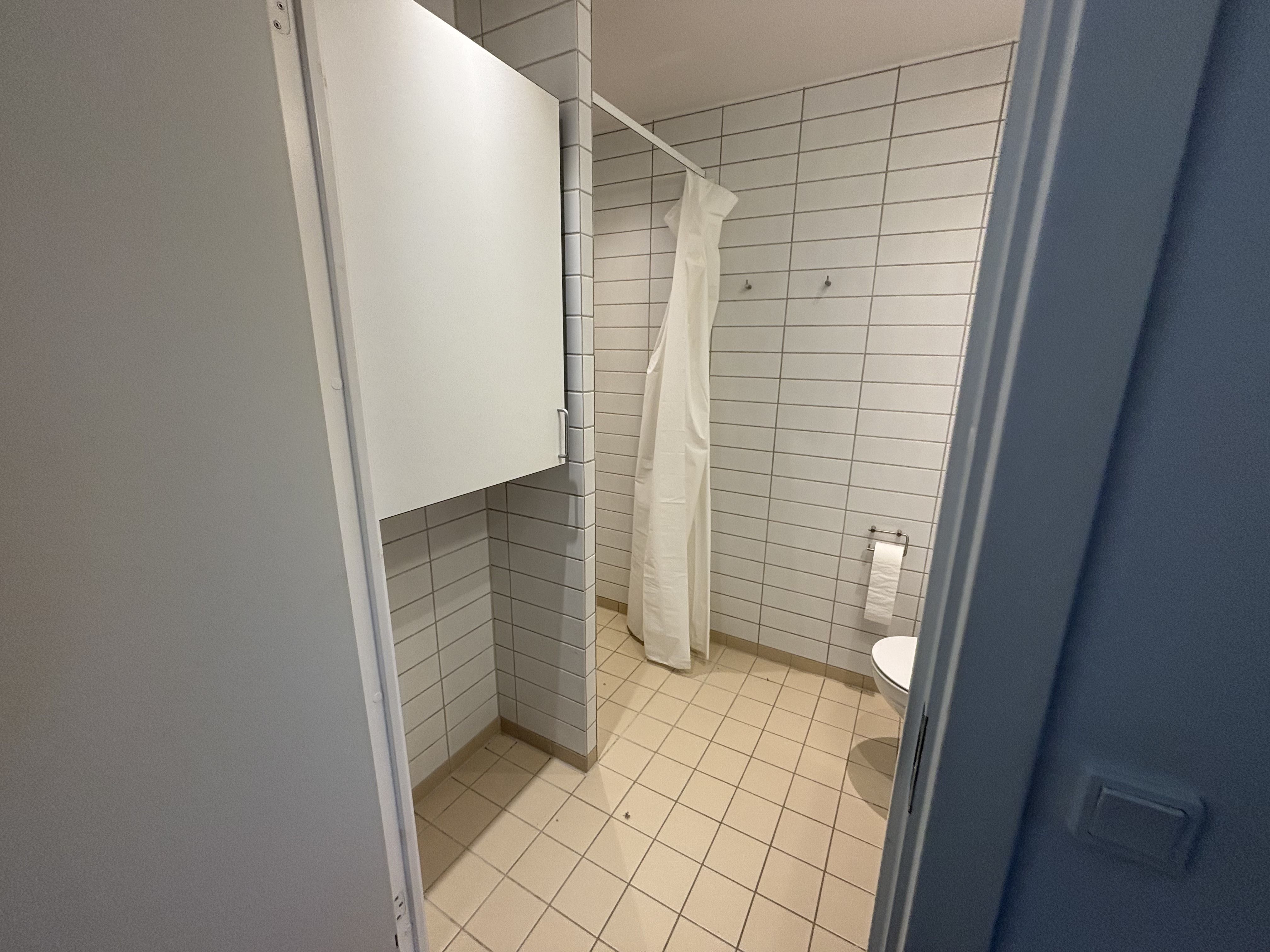 Dejlig lys 2-værelses lejlighed i nyere bygning centralt i NV