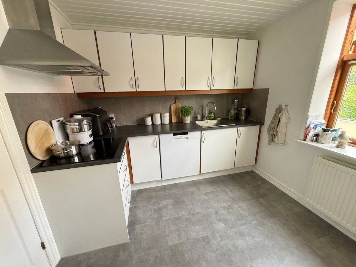 Charmerende 2-værelses baghus i 2 plan med gårdhave/terrasse – husdyr tilladt