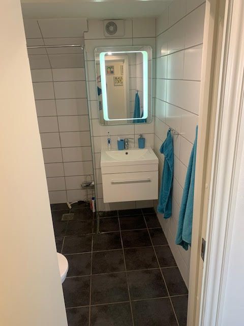 Flot velholdt lejlighed ved havnen  og skoven i roligt område.