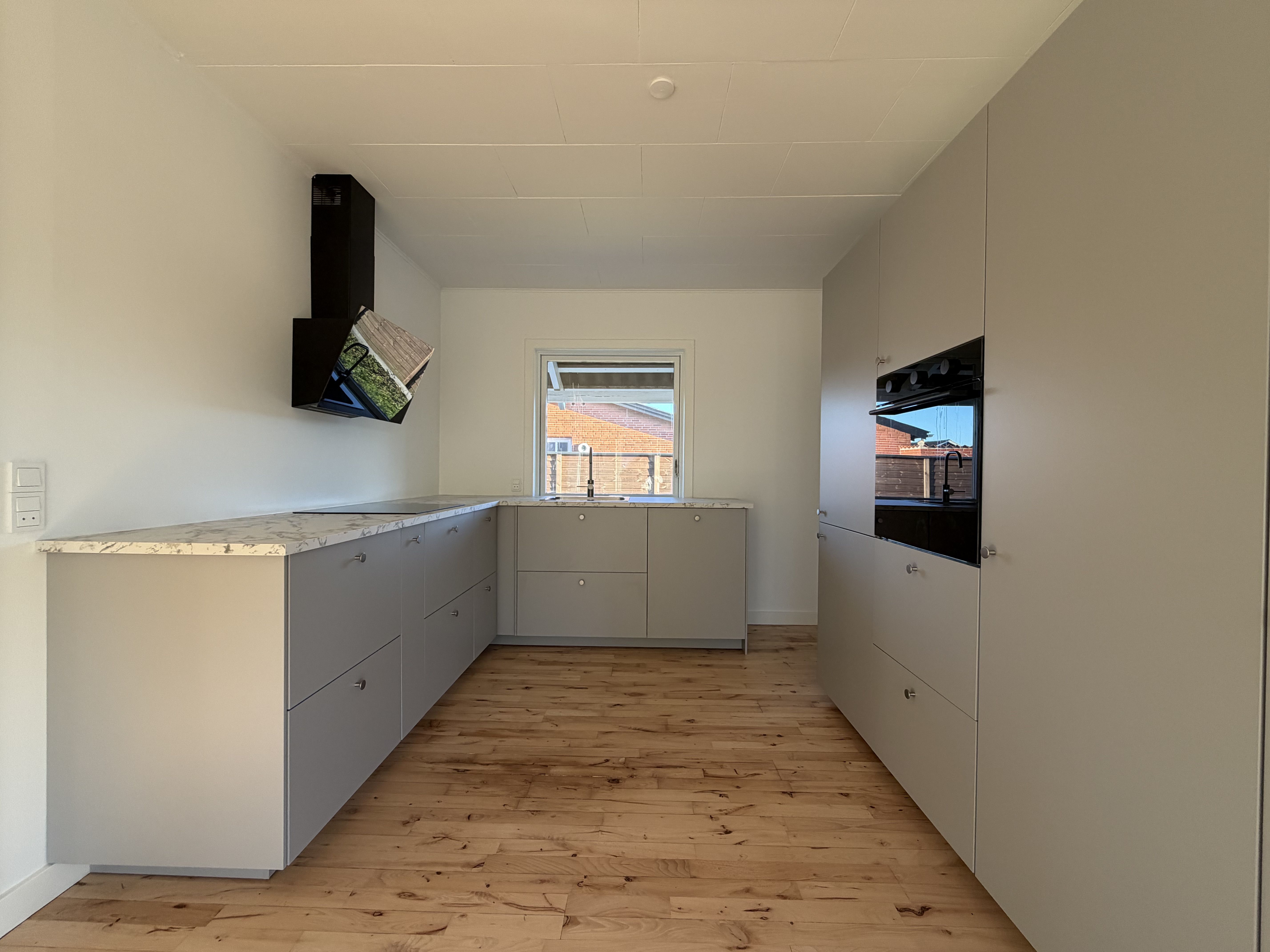 Nymoderniseret ét-plans villa med have