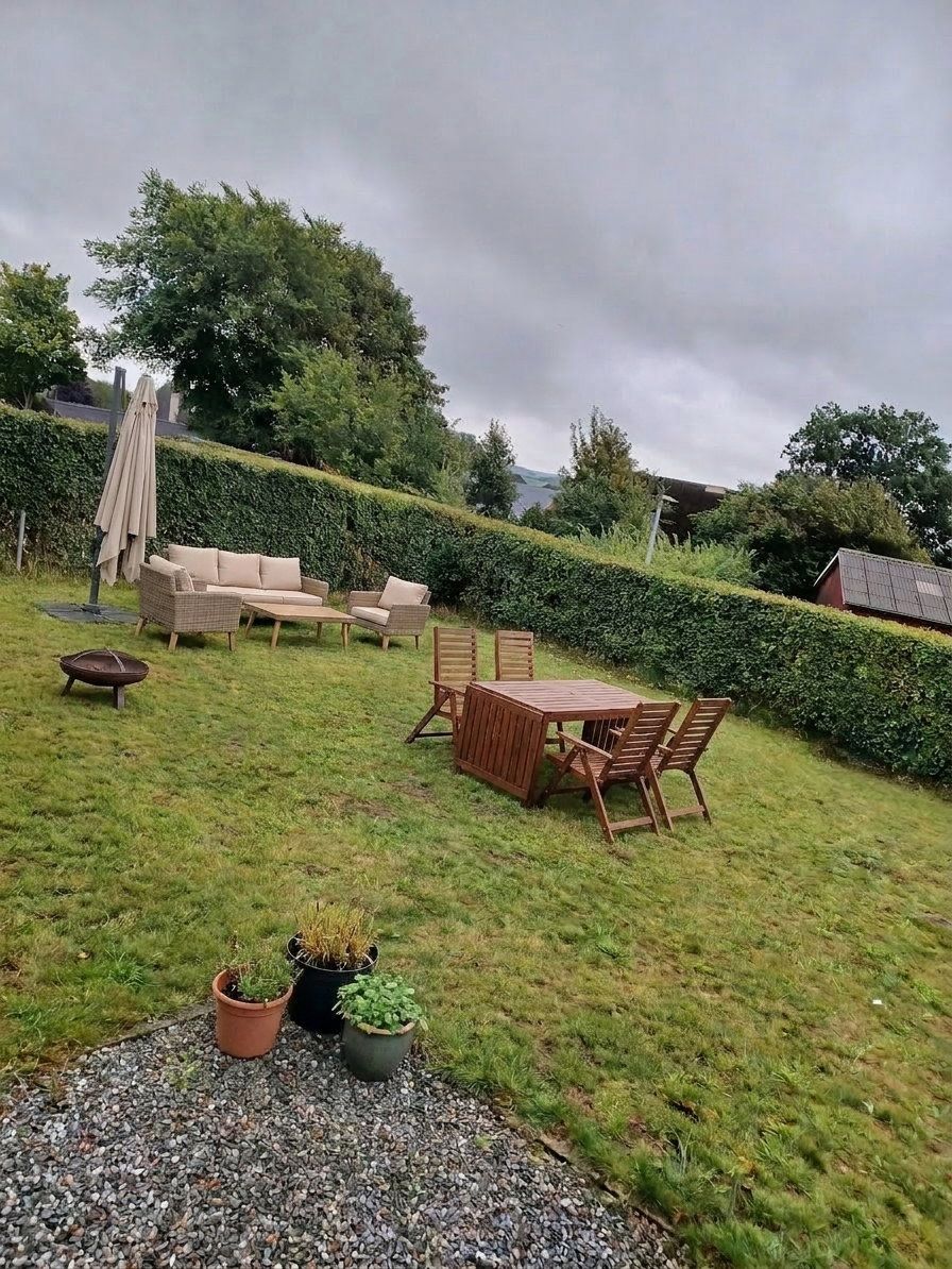 Klassisk rødstenshus med have, terrasse og parkering – husdyr tilladt