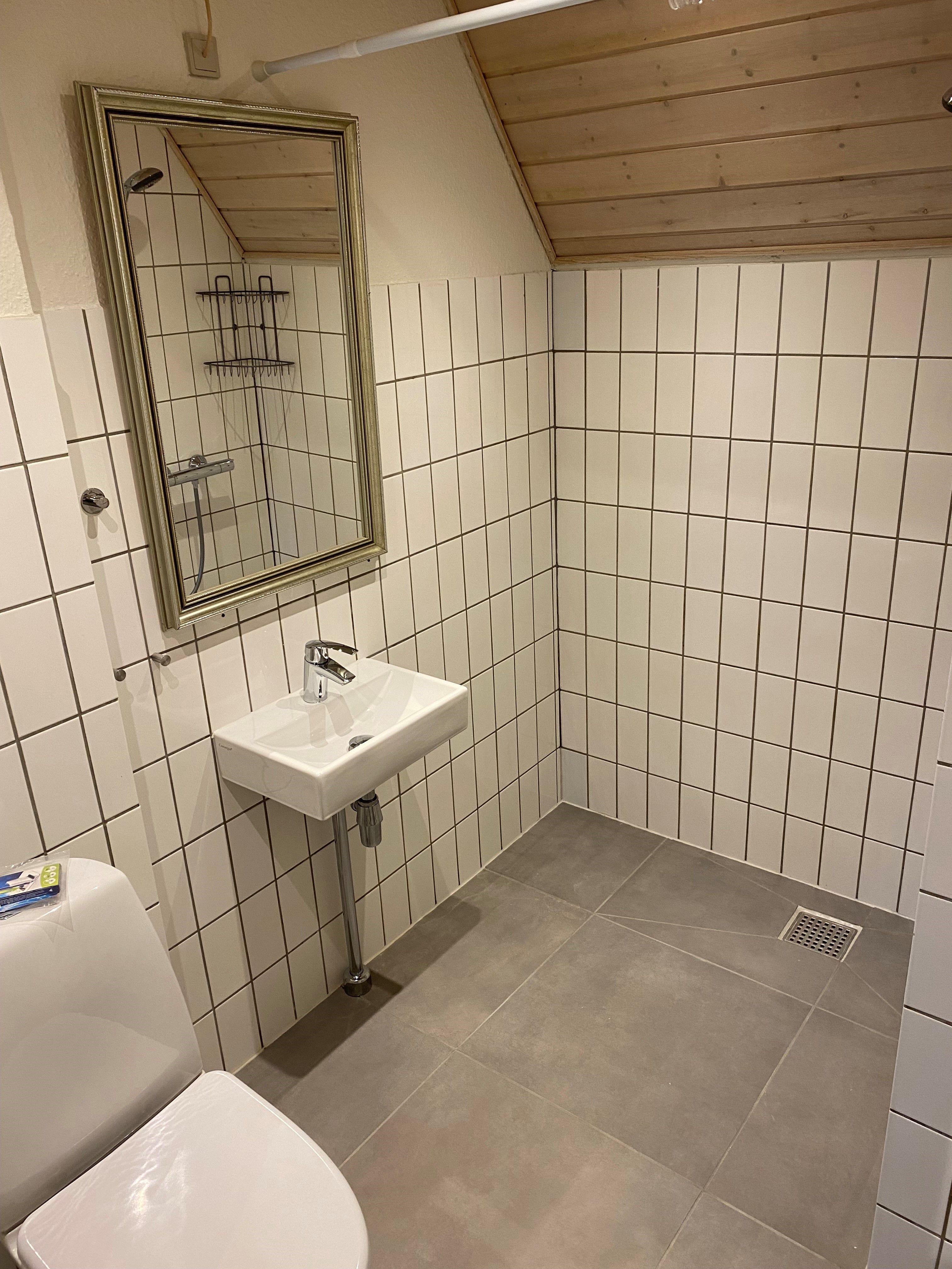 Lys 2 værelseslejlighed i Aabybro centrum