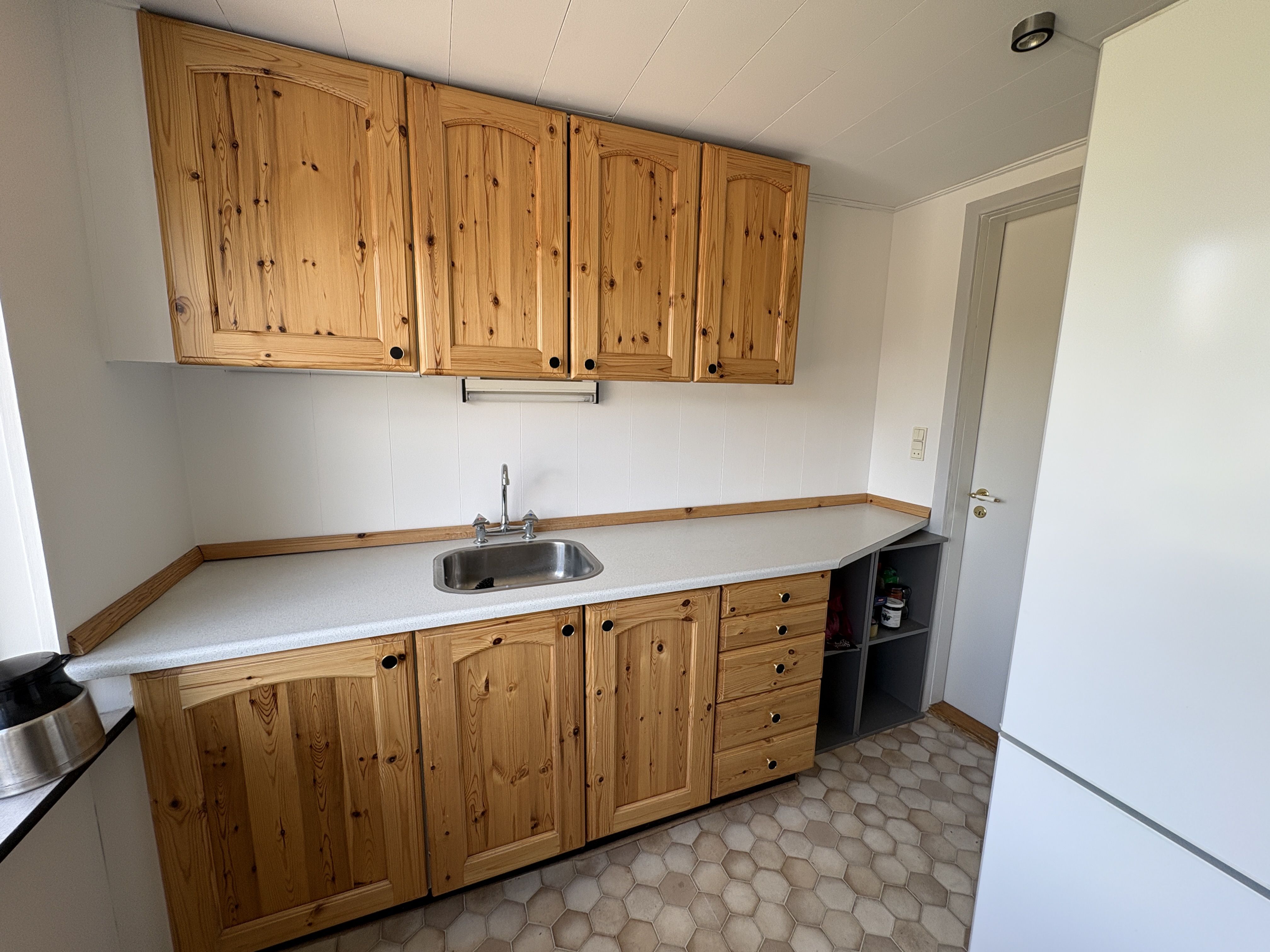 Fully Furnished Room for female renter in an International Student House close to VIA and AU in Herning