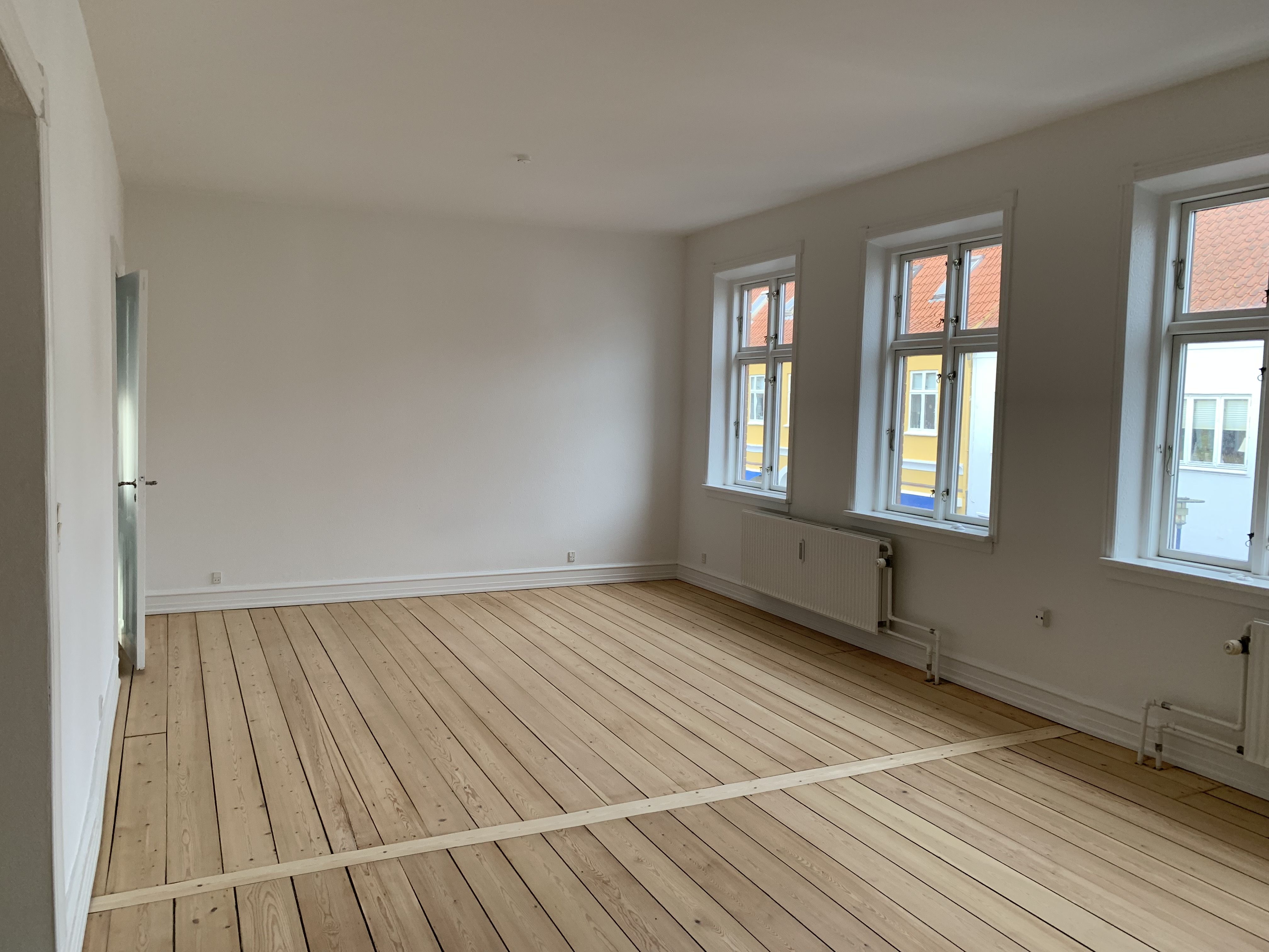 Byhus/lejlighed i 2 plan
