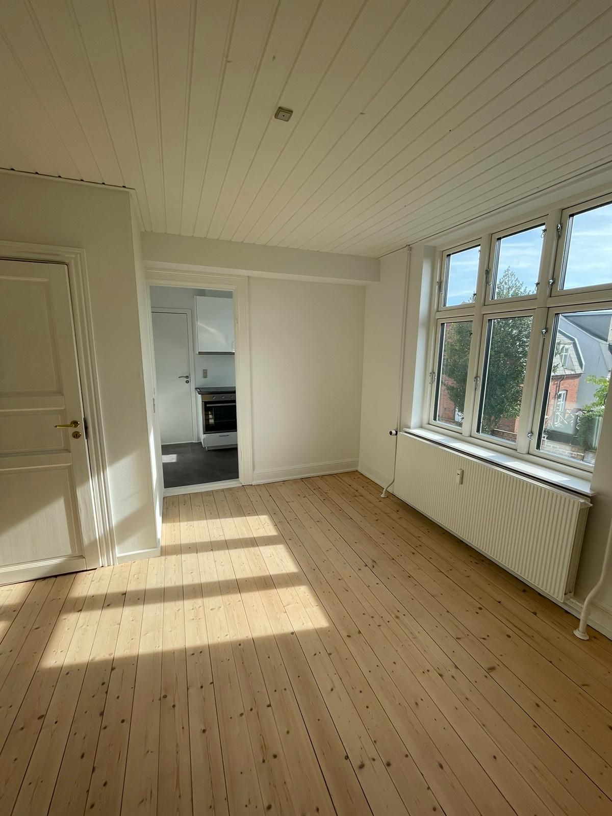Ny renoveret lækker 2 værelses lejlighed