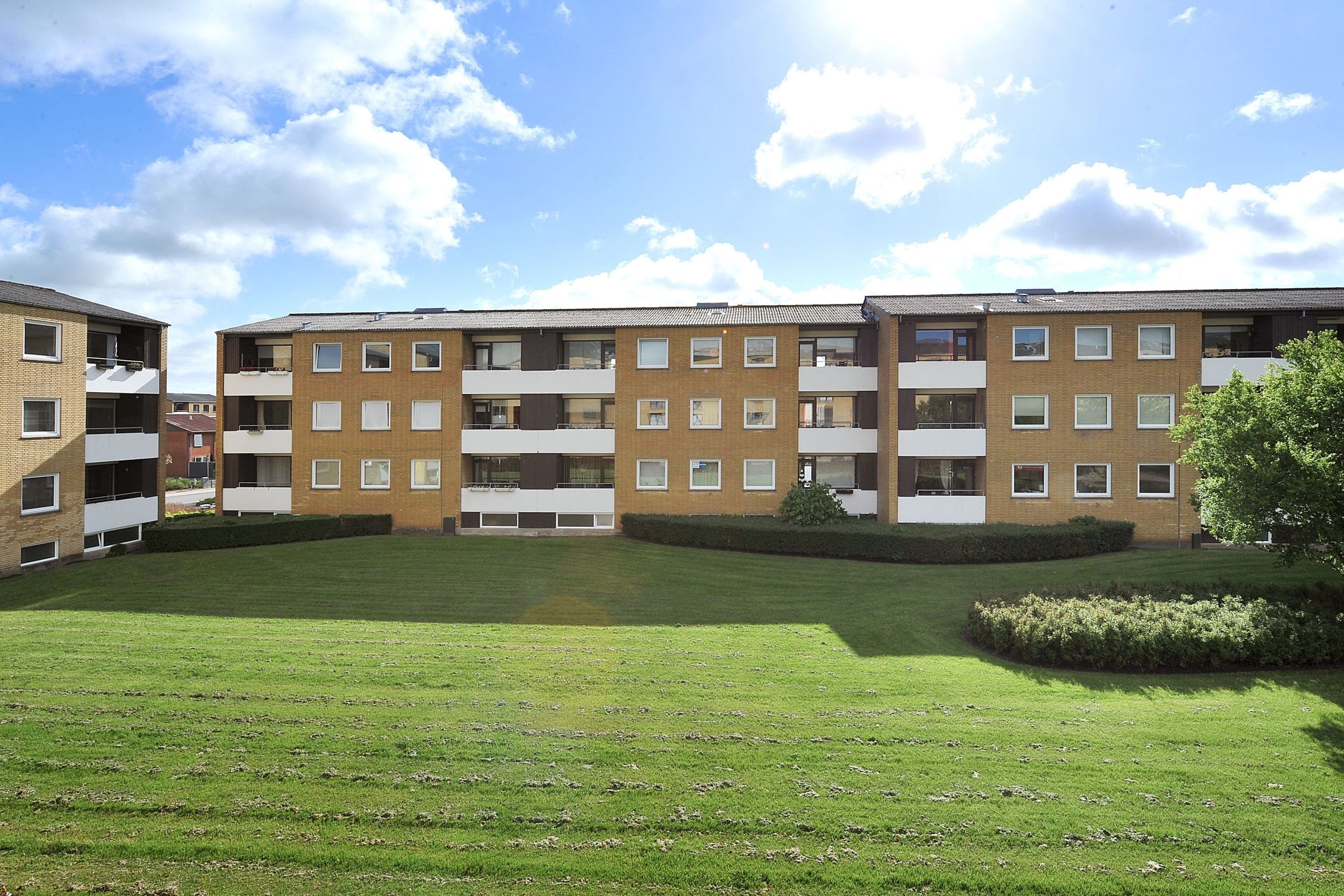 Platanvej, 8930 Randers - 80 kvm stor lejlighed - Øverste etage med dejlig udsigt. Forbrugsdækning 750 kr pr. måned.