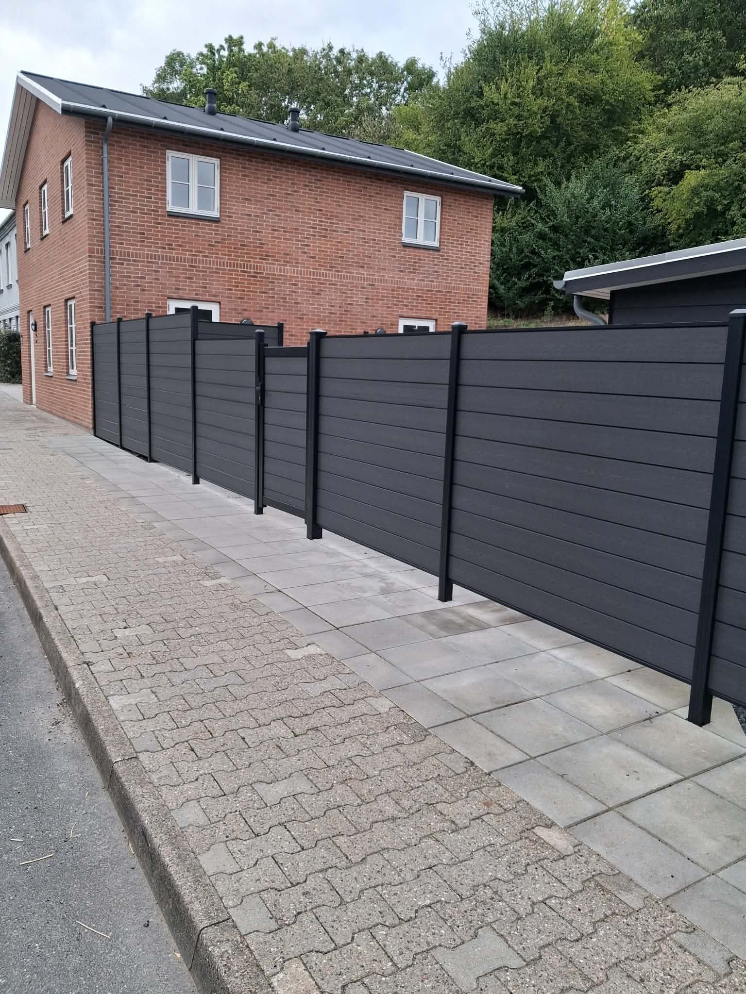 Gårslev, tæt på brugsen nyopført dobbelt hus., photo 1