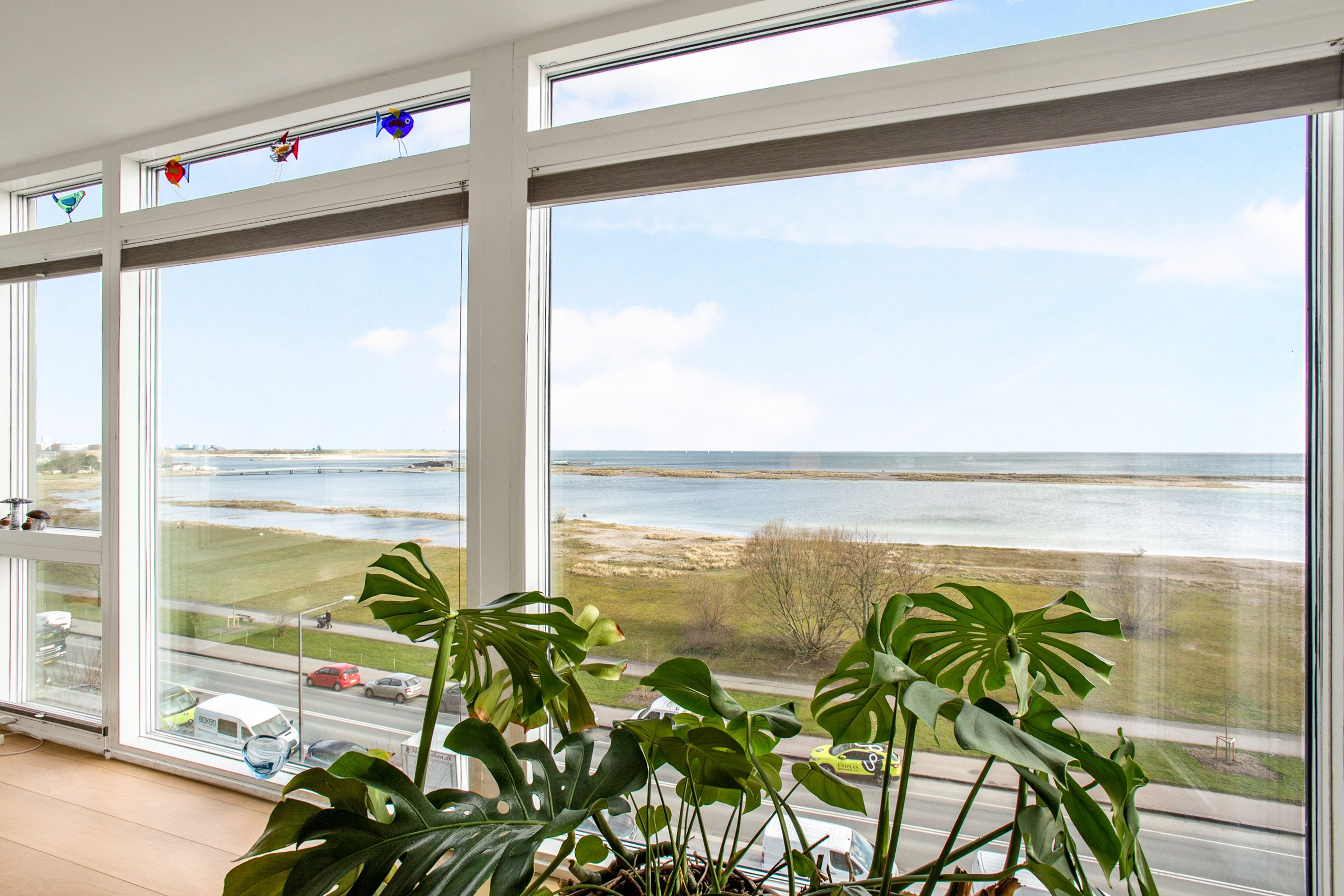 3 værelses lejlighed, udsigt til Øresund, med 2 solrige altaner og privat p-plads i kælderen