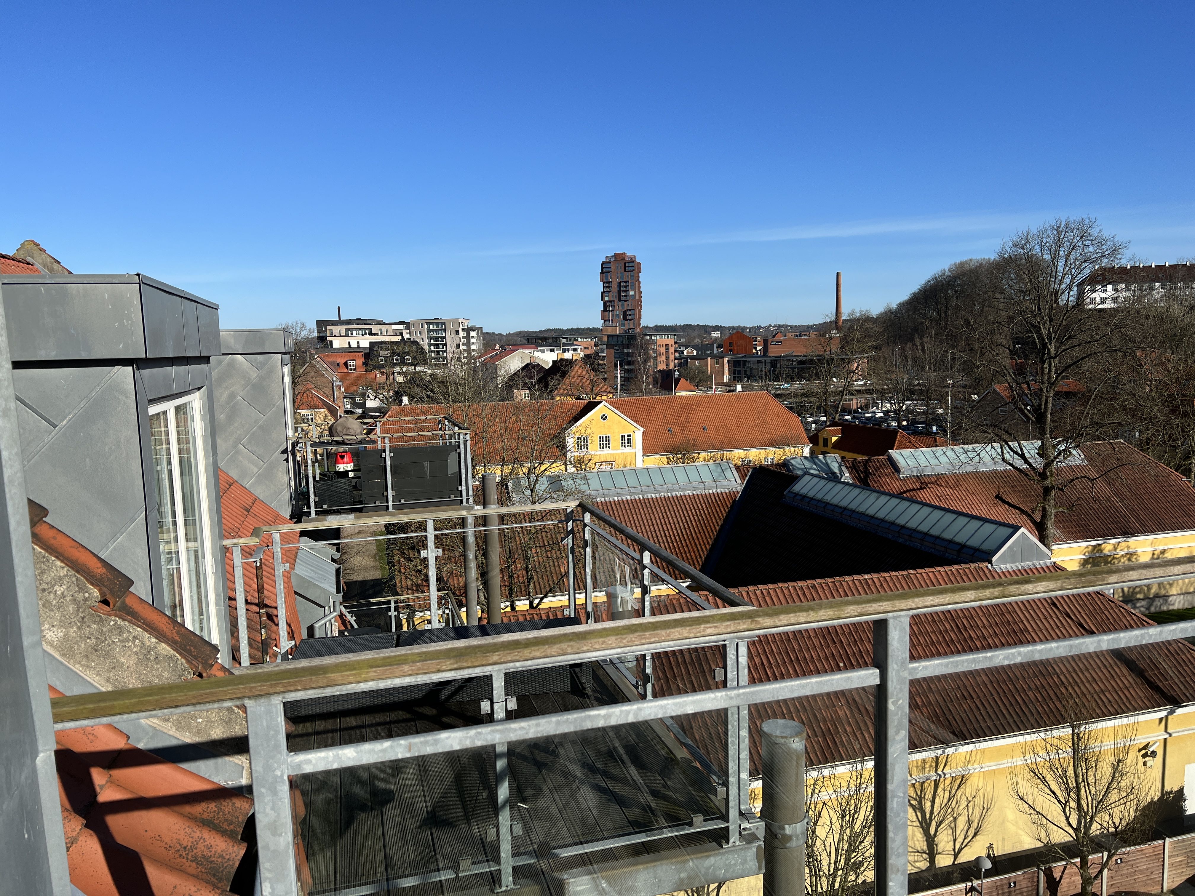 Penthouse lejlighed med fantastisk udsigt over sø og skov