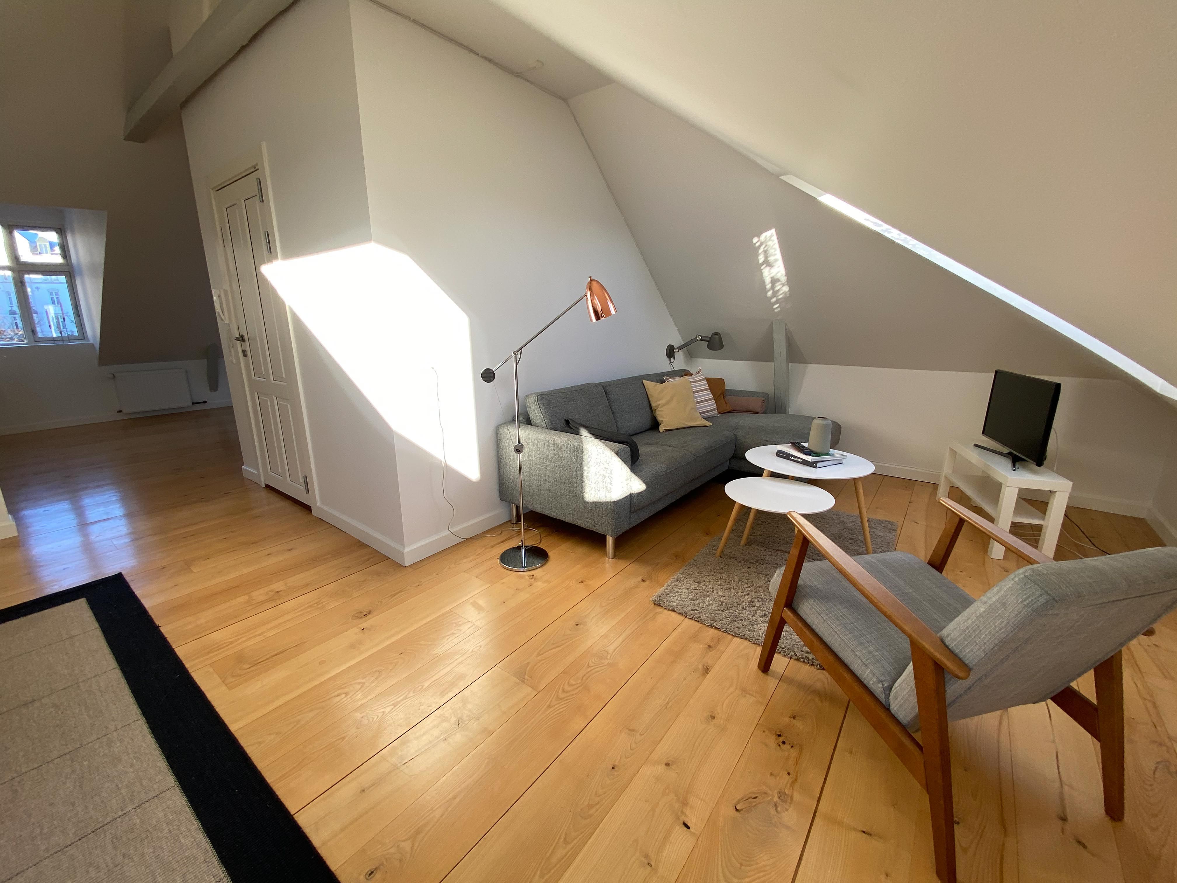 Bright and stylish 2-bedroom villa apartment - Furnished