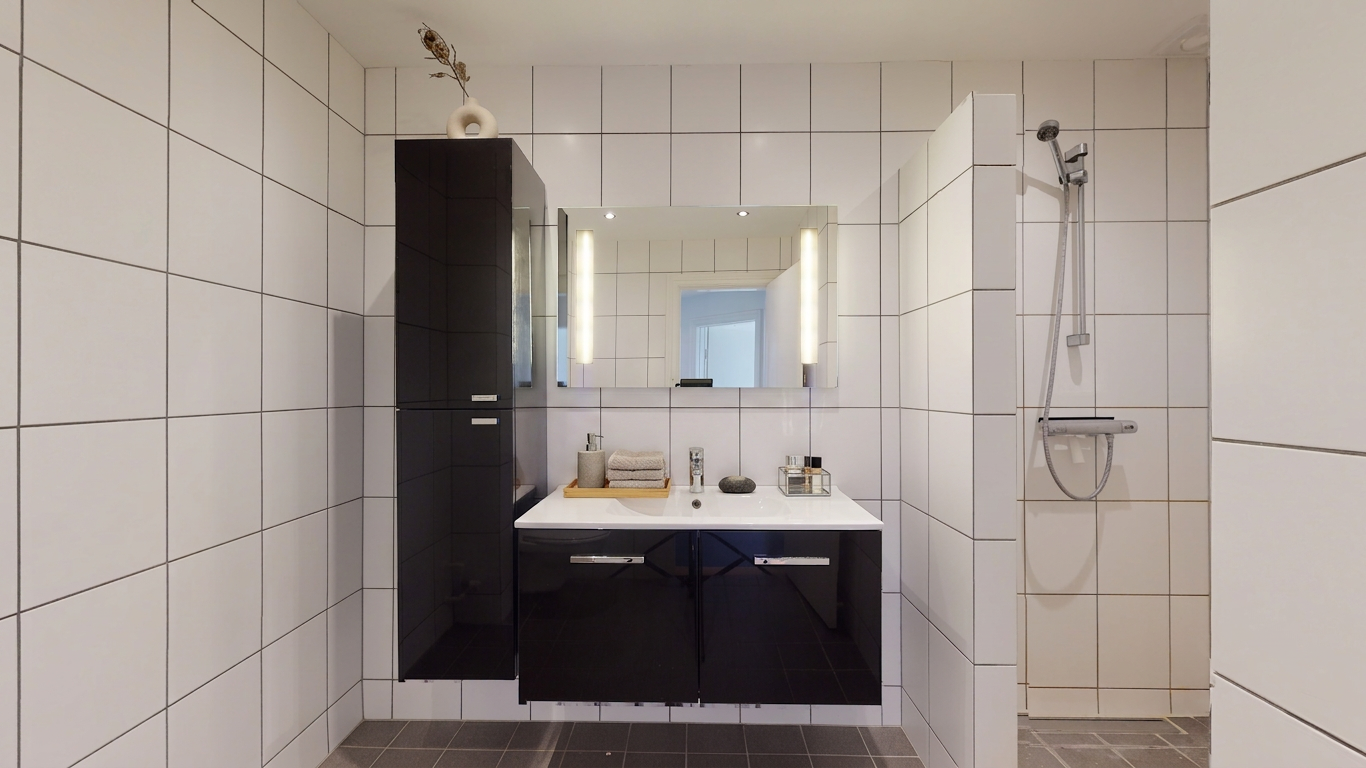 Moderniseret og delevenlig lejlighed midt i Aalborg