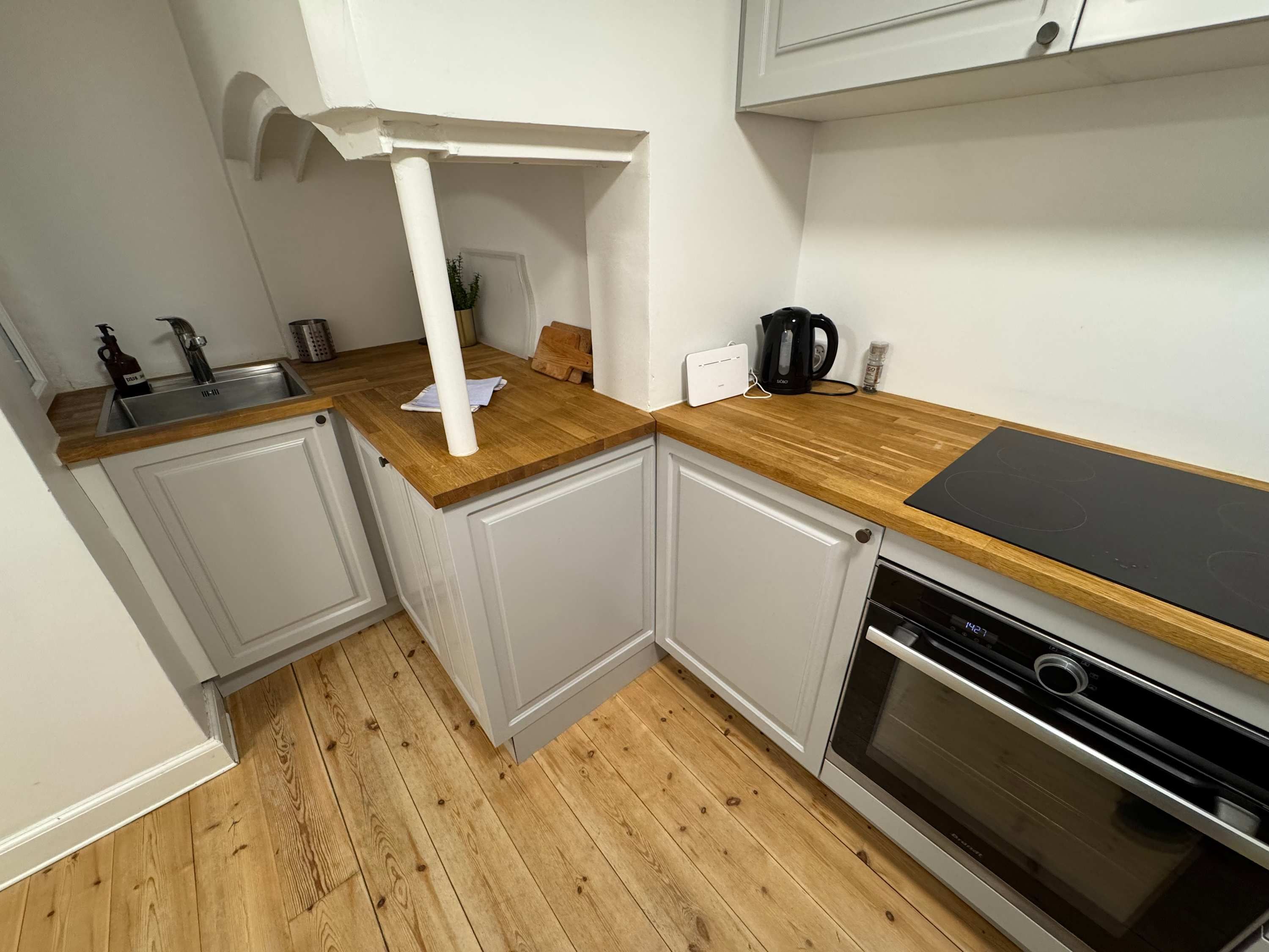Charming 72 m² one-bedroom apartment in central Copenhagen, steps from Strøget – all utilities included