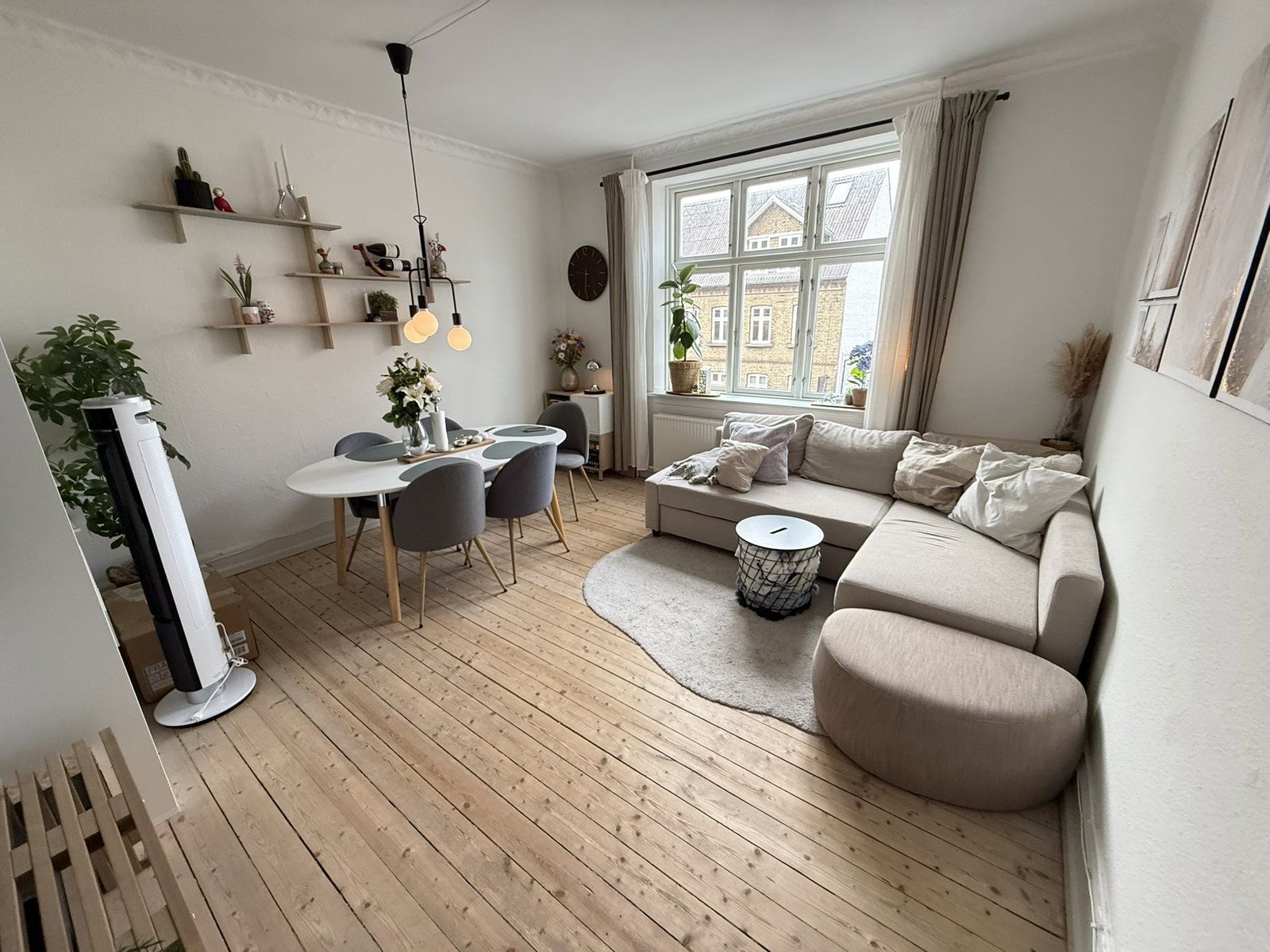Lys og velindrettet 2-værelses med højt til loftet og separat køkken – 57 m2, photo 1
