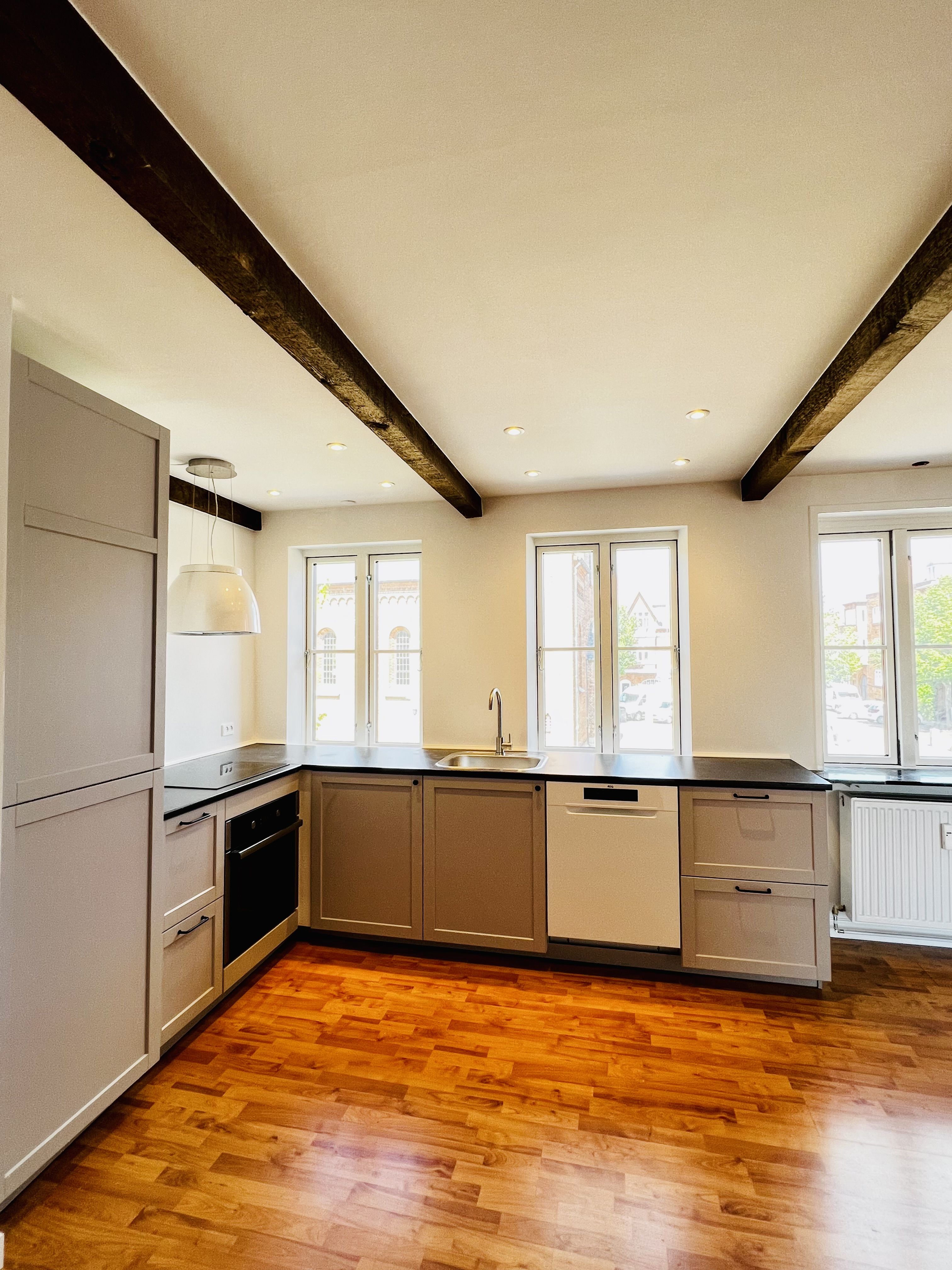Ny renoveret lejlighed på 91 m2 på Kirkepladsen