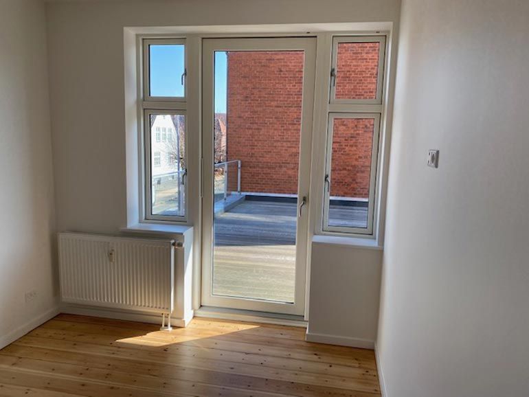 Dejlig 2-værelses lejlighed i Odense med en stor altan
