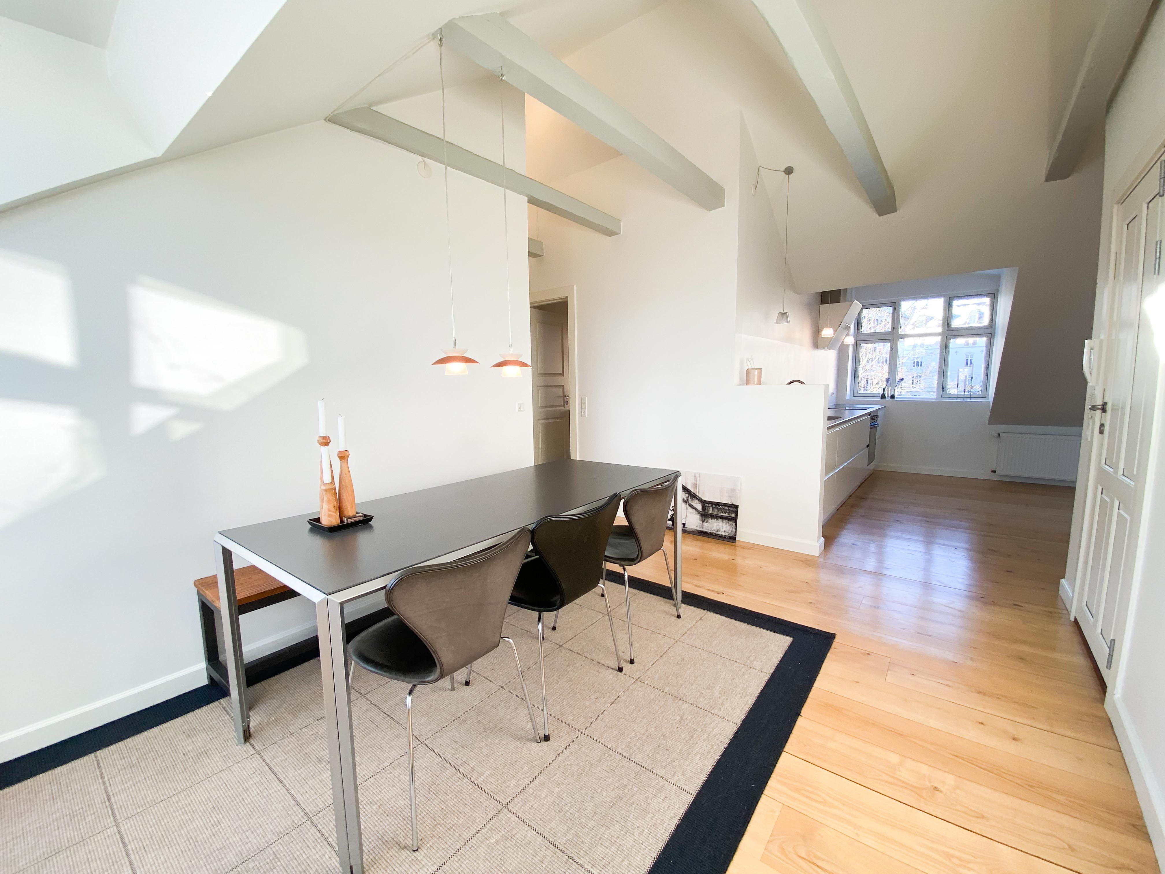 Bright and stylish 2-bedroom villa apartment - Furnished