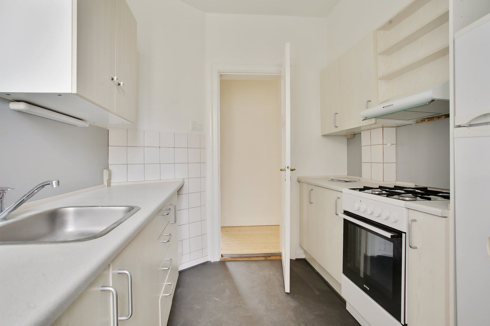 Rummelig 3-værelses på 106 m2 med altan, elevator og delebil – byliv lige udenfor døren