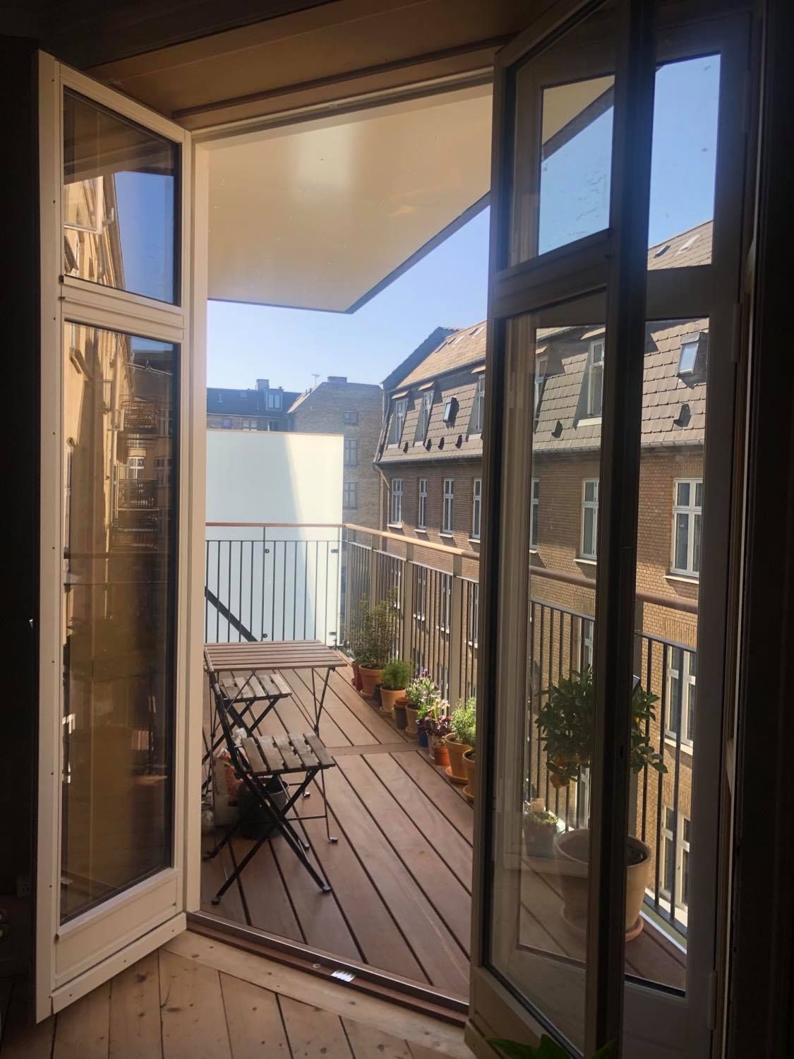 Cosy and quiet room in spacious apartment near Værnedamsvej 