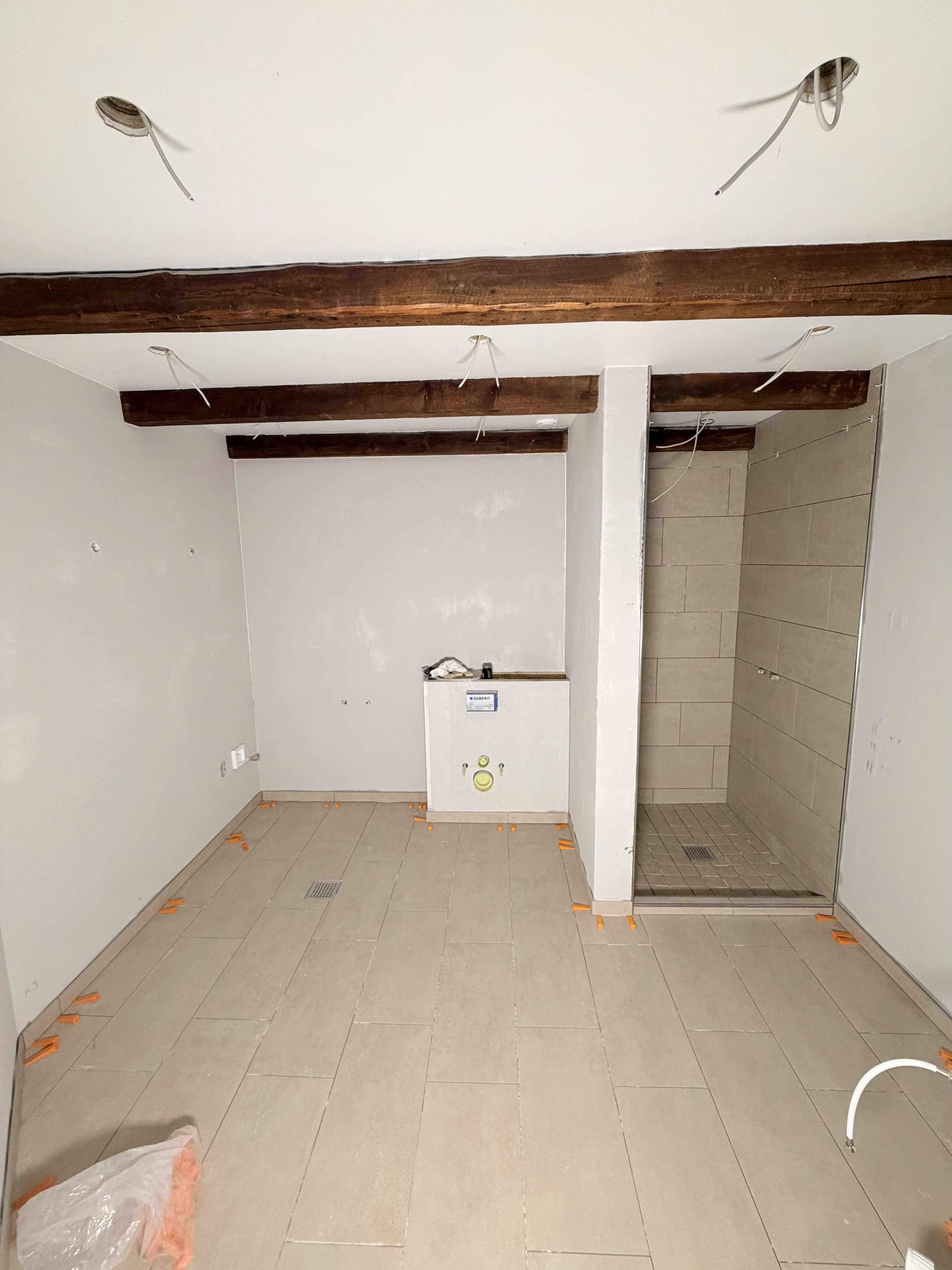 Nyrenoveret penthouse lejlighed med 4 altaner