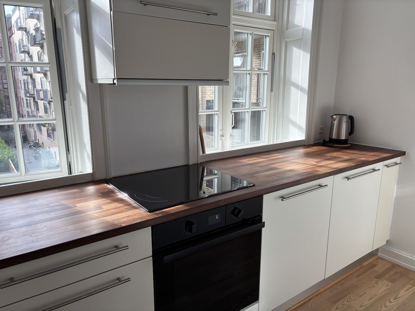CENTRAL 3-ROOM FLAT FOR 4-12 MONTHS