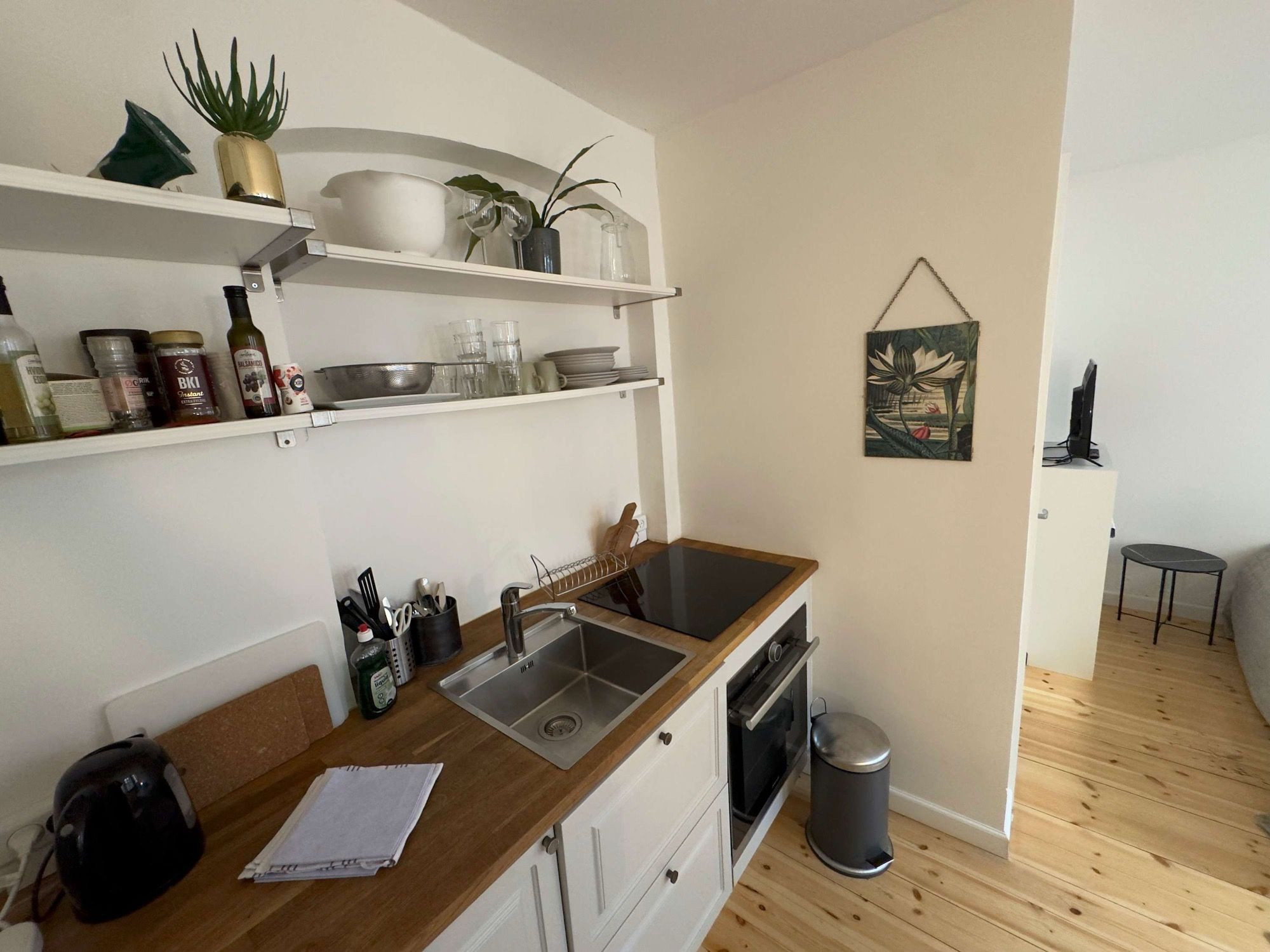 Compact 29 m² studio in central Copenhagen, steps from Strøget and Tivoli – all utilities included