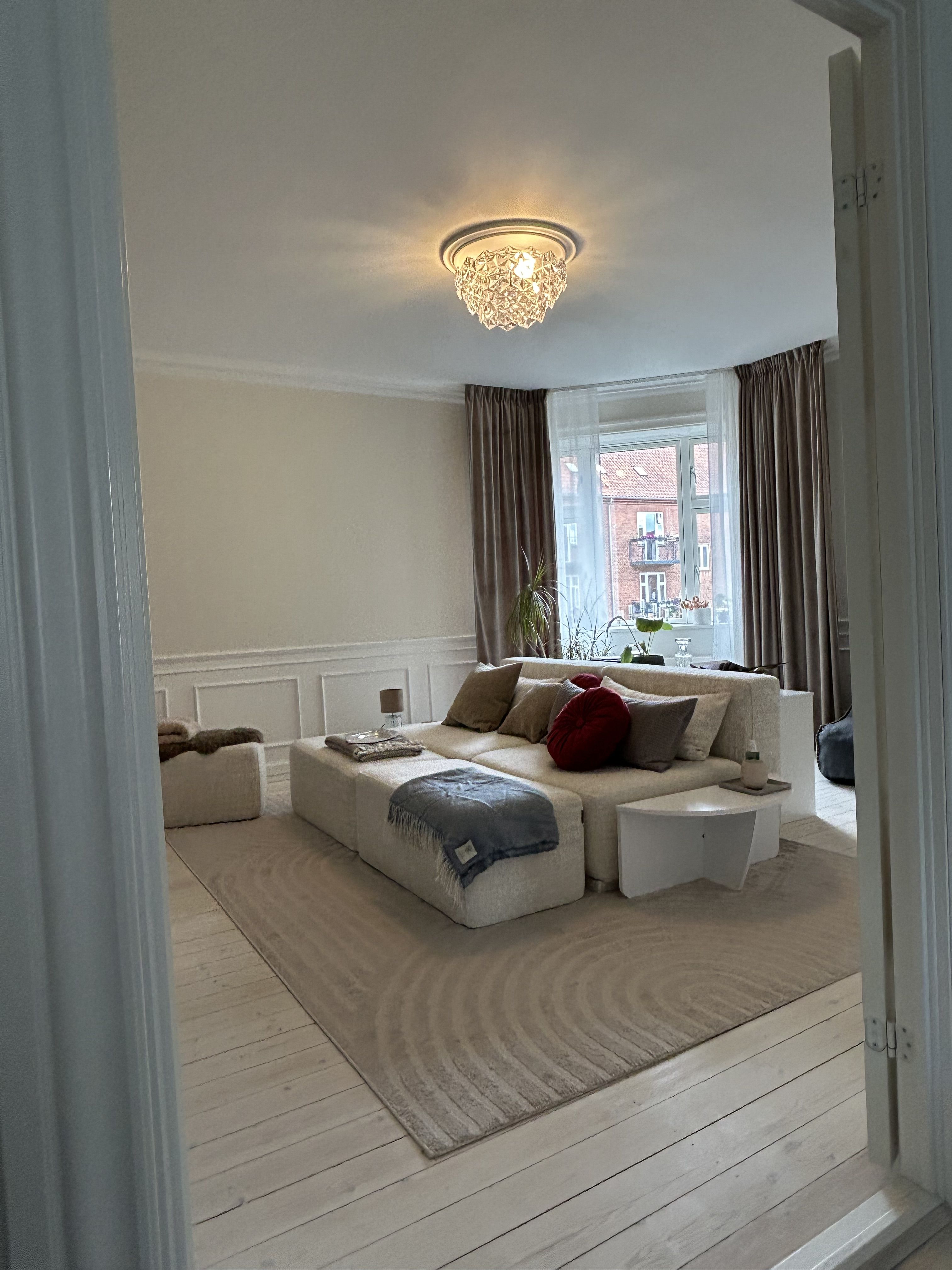 136 m2 classic and spacious Frederiksberg apartment