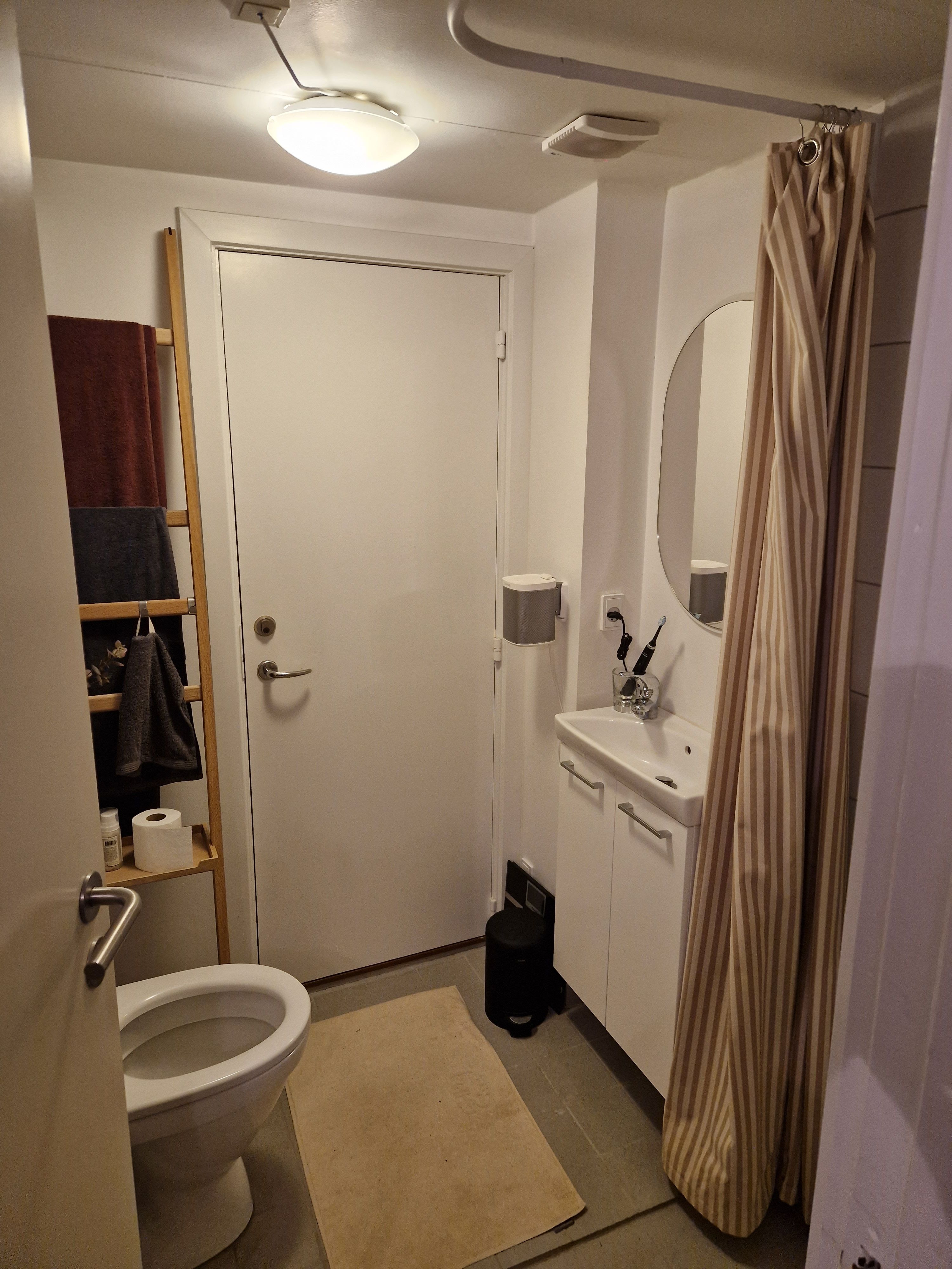 Renoveret 3-værelses på Frederiksbjerg i 2 plan. Delevenlig for 2.