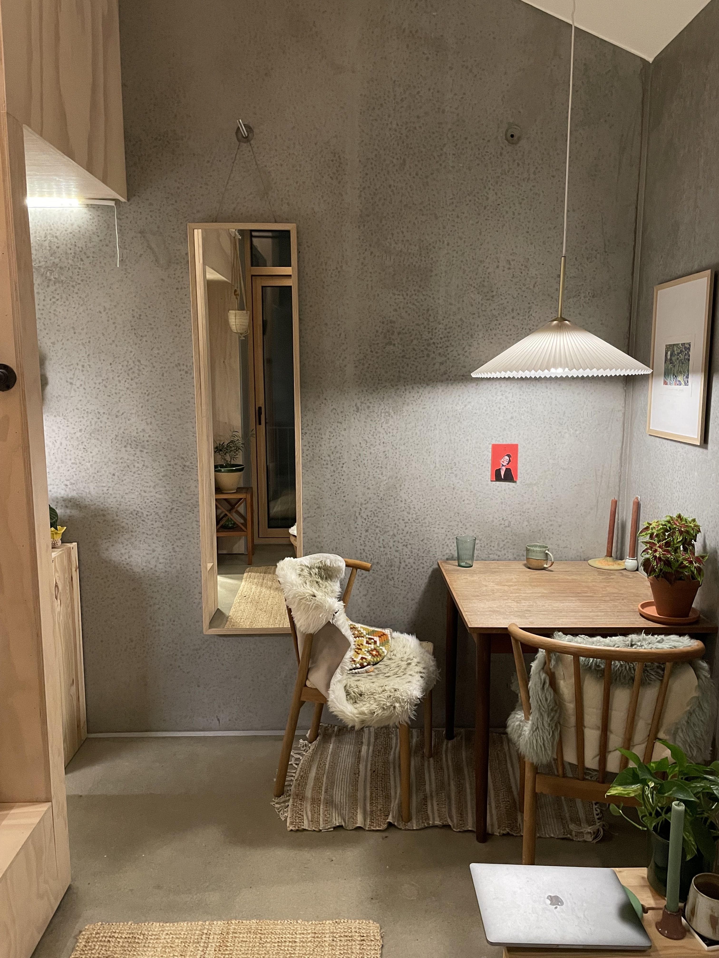 Lys 1-værelses lejlighed med hems, fransk altan og udsigt til grønne omgivelser i Aarhus