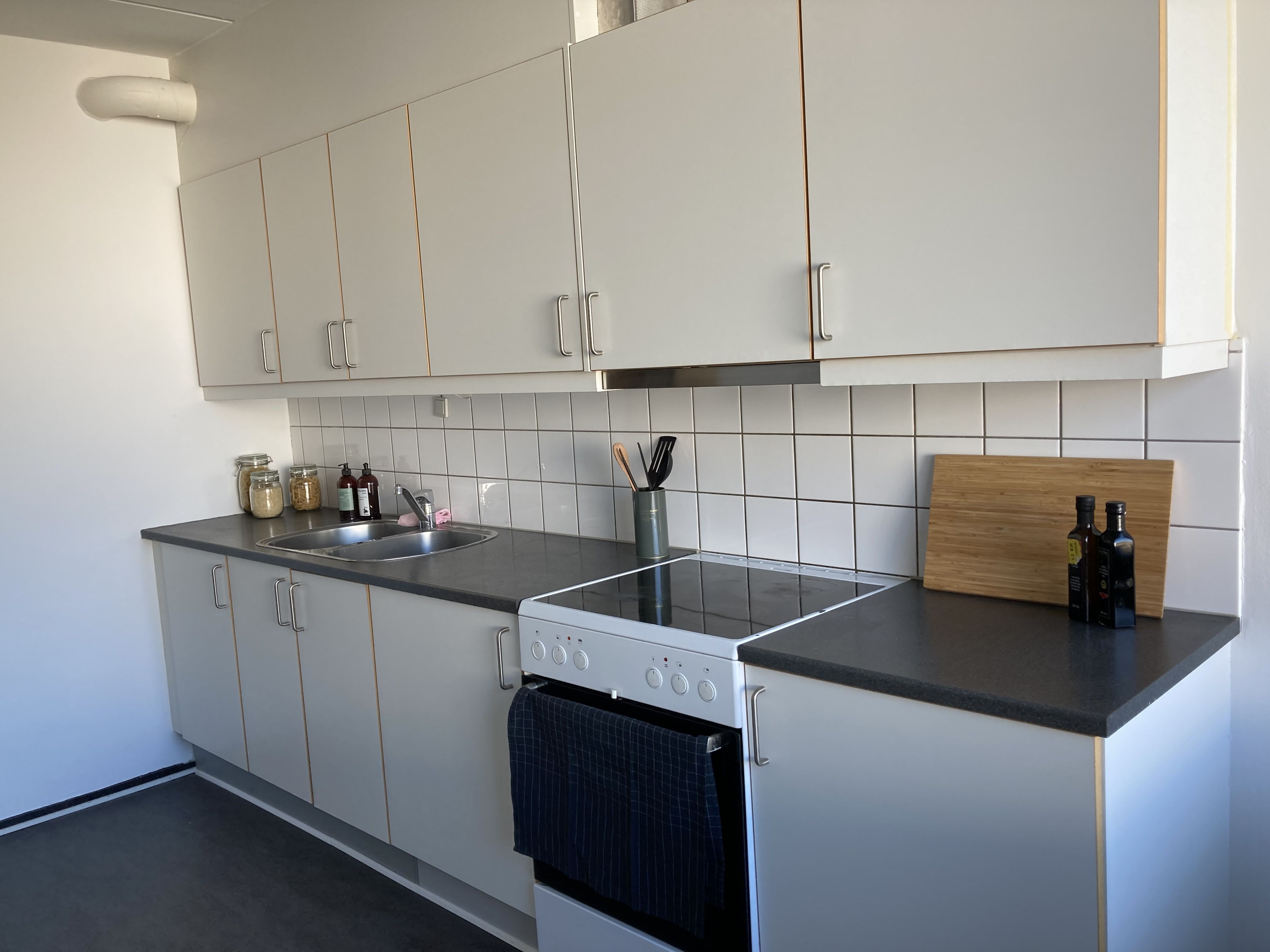 Stor 4 - værelses lejlighed med god planløsning. 