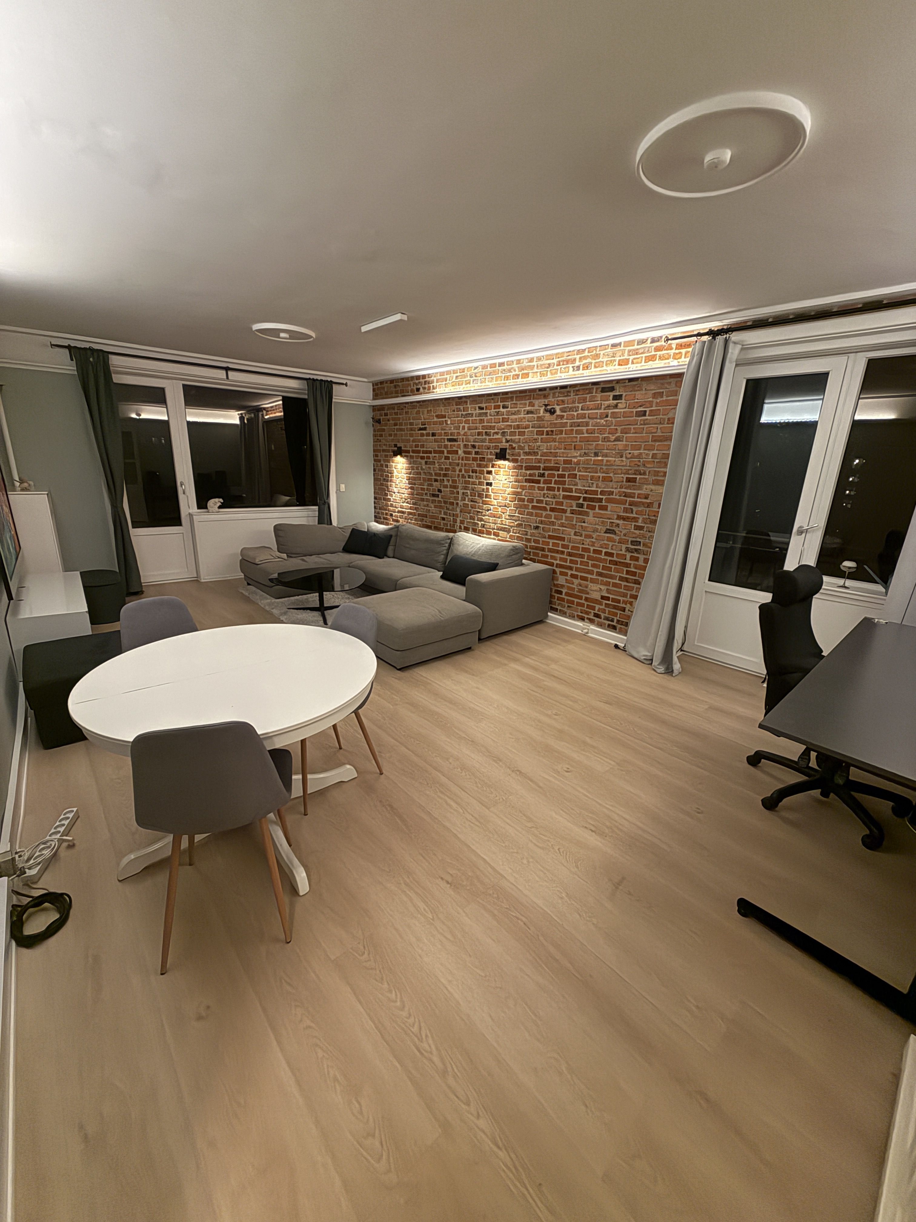 Newly Renovated, Furnished Apartment with Balcony in the Heart of Valby 