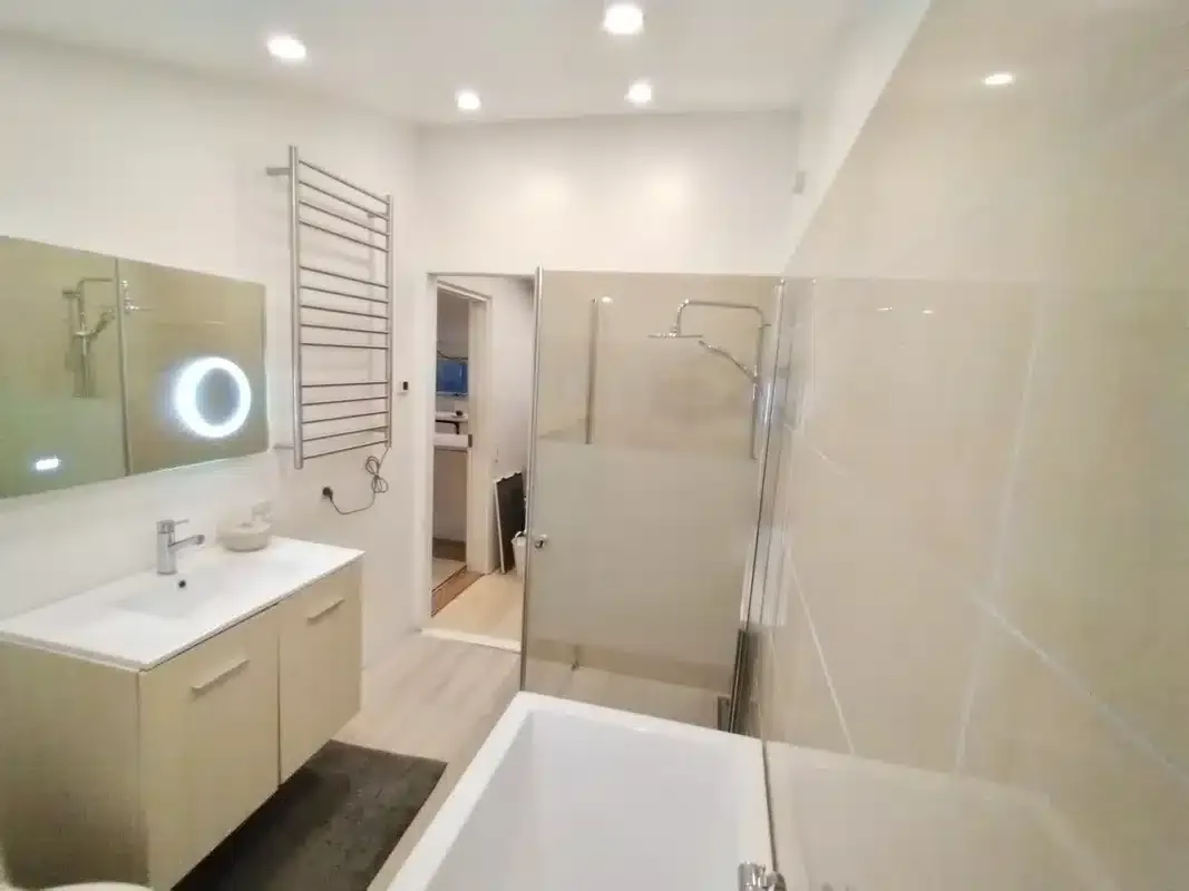 Nyopført villa med privat hyggelig have | Valby