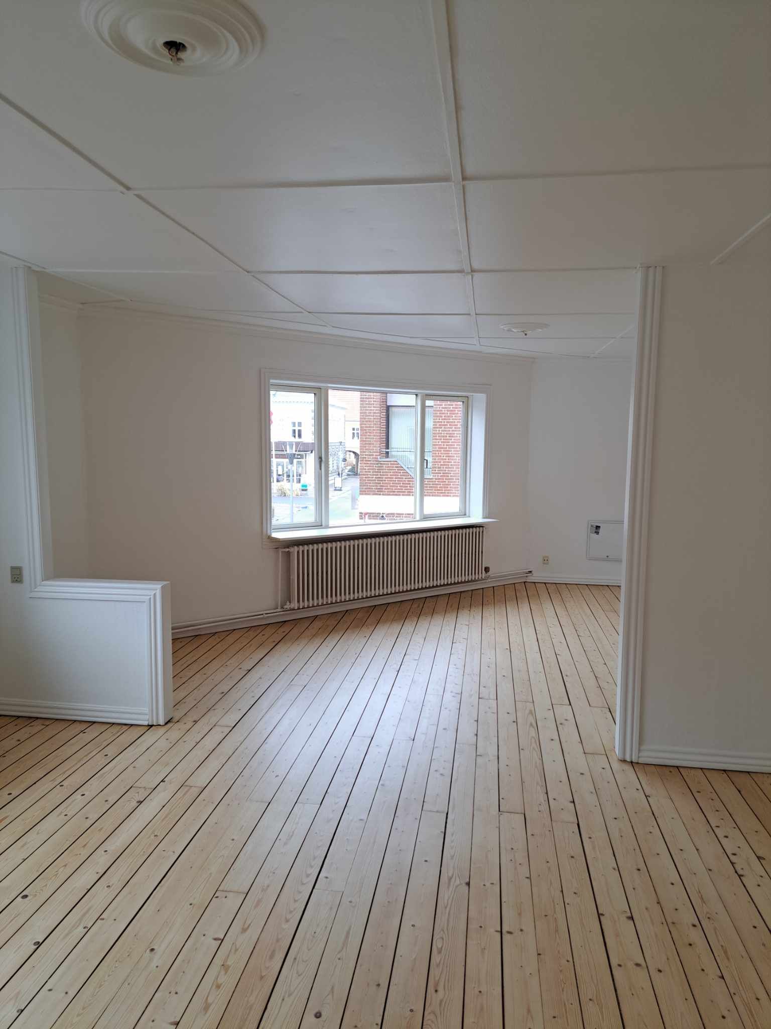 Stor og lys lejlighed i centrum af Løgstør – 90 m²