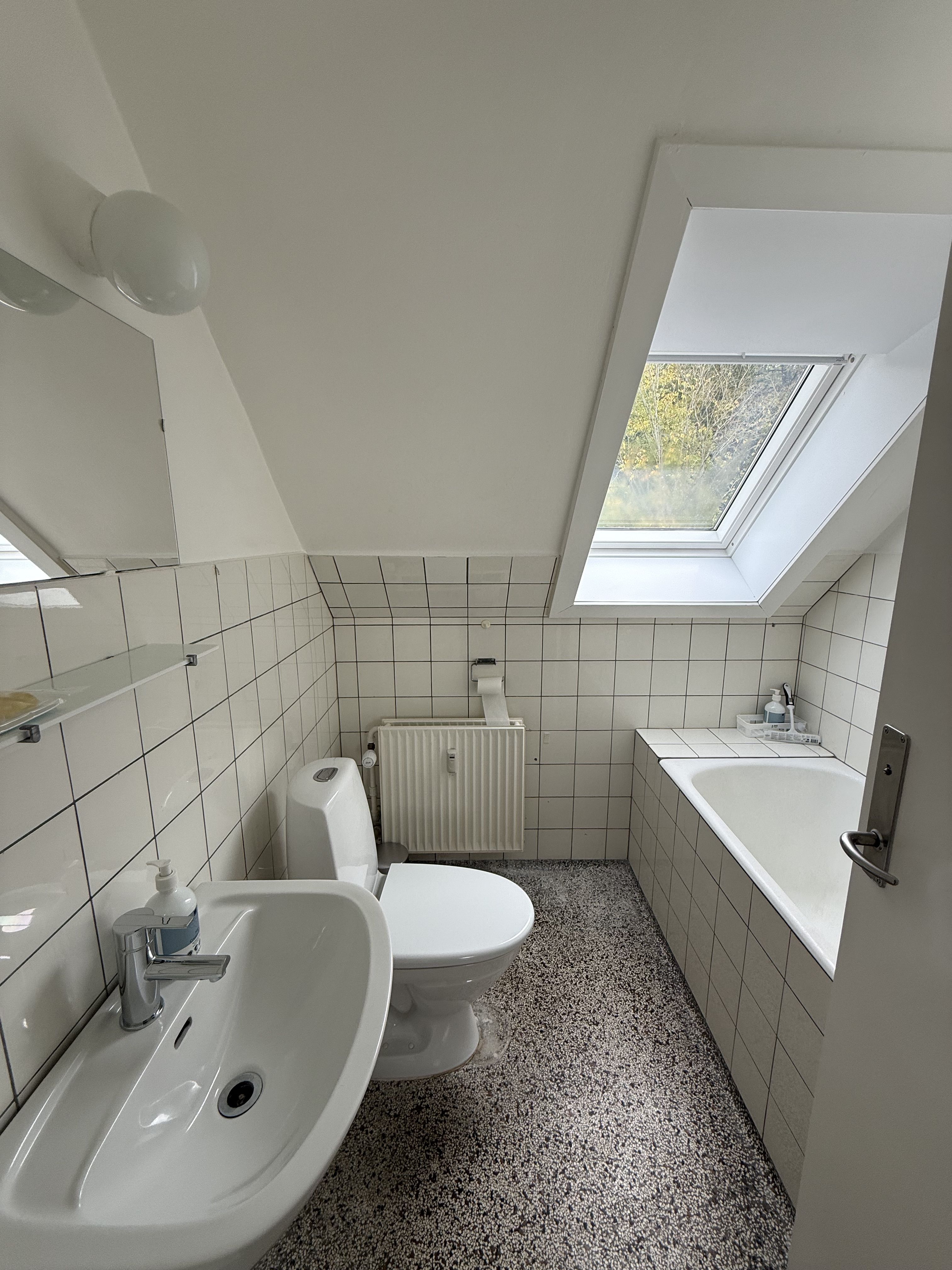 furnished apartment/Møbleret lejlighed.