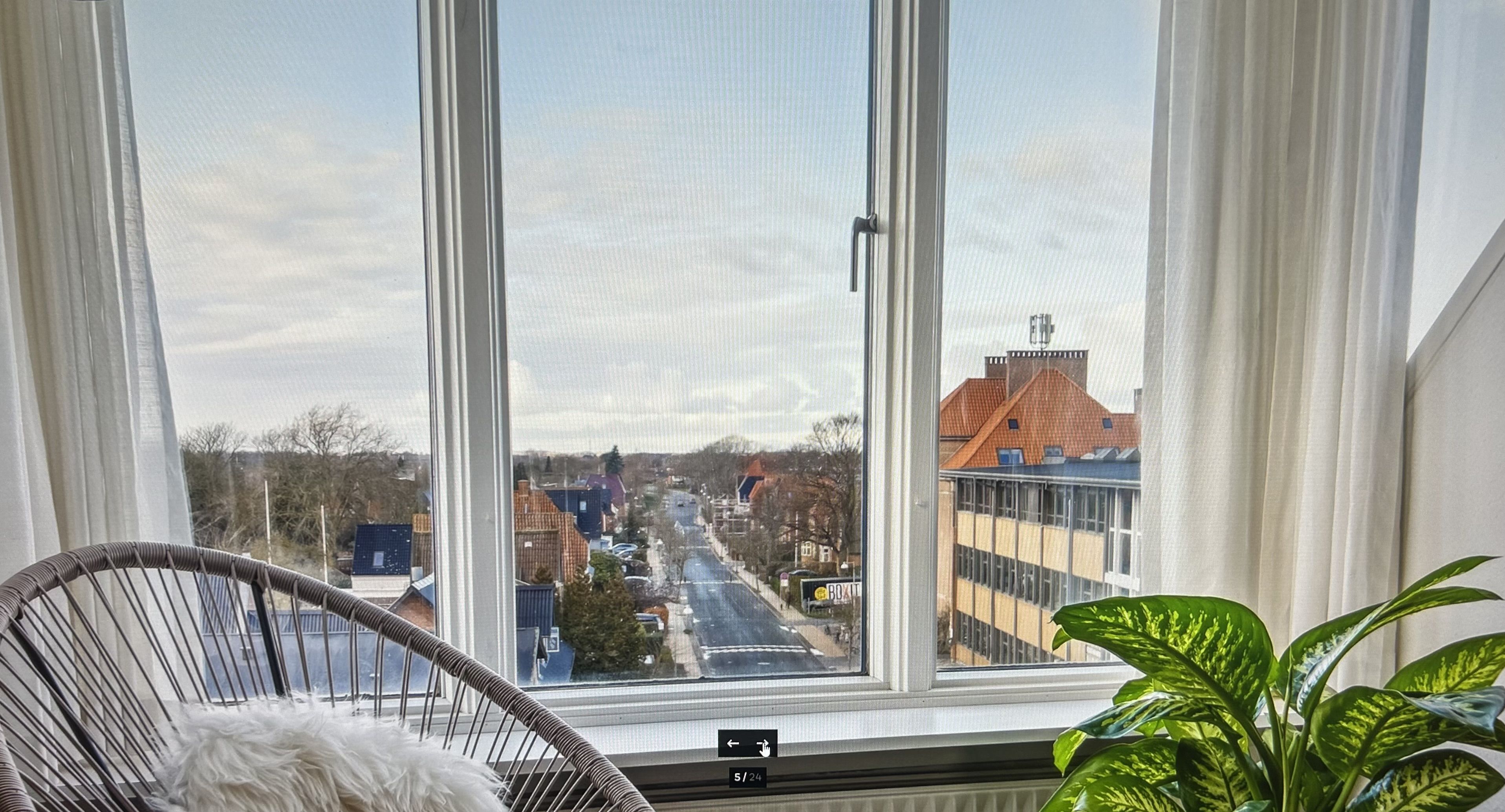 Hyggelig 2 værelses lejlighed med skøn udsigt. 