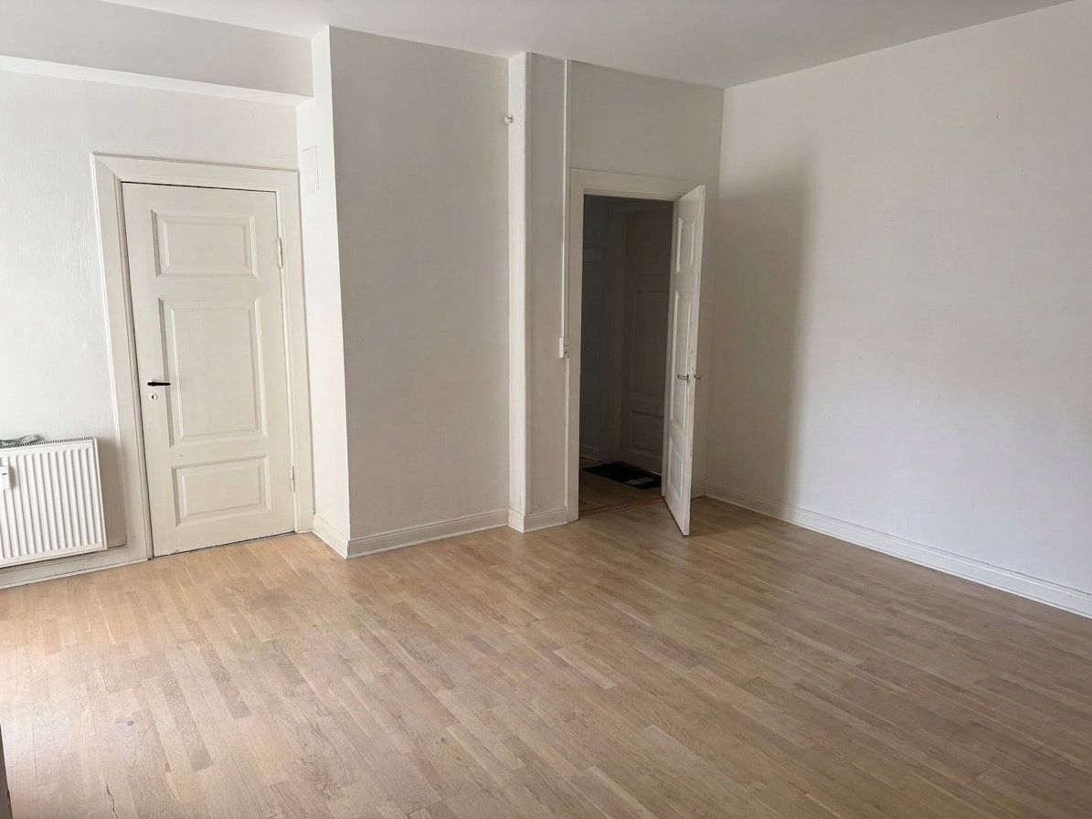 Stor 6-værelses på 218 m2 med altan/terrasse, parkering og husdyr tilladt – oplagt til deling