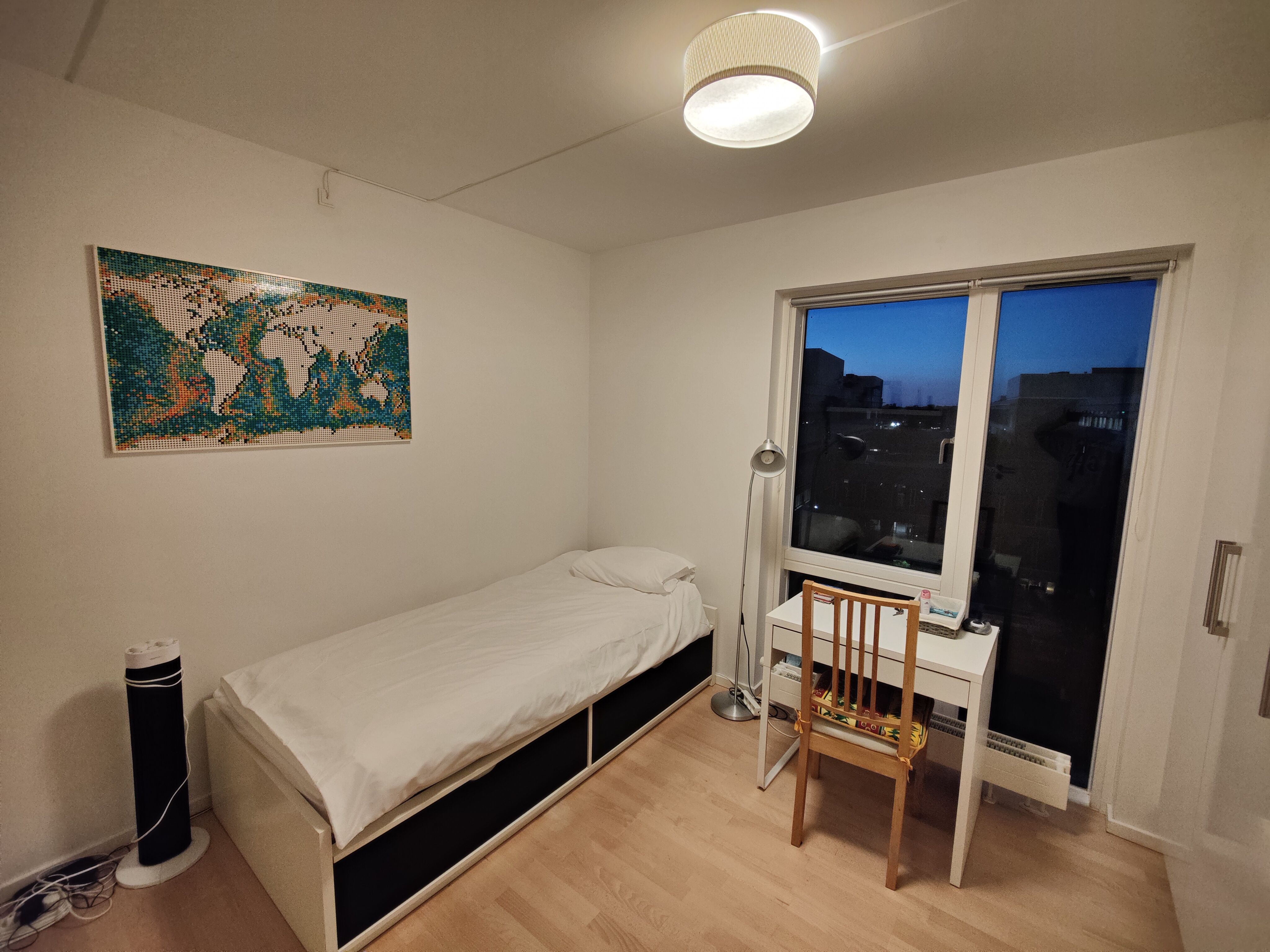 Room next to Islands Brygge metro station and the universityersity