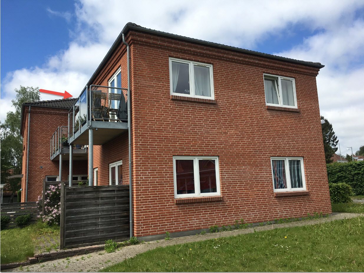 Sydvendt bolig m/ altan nær st