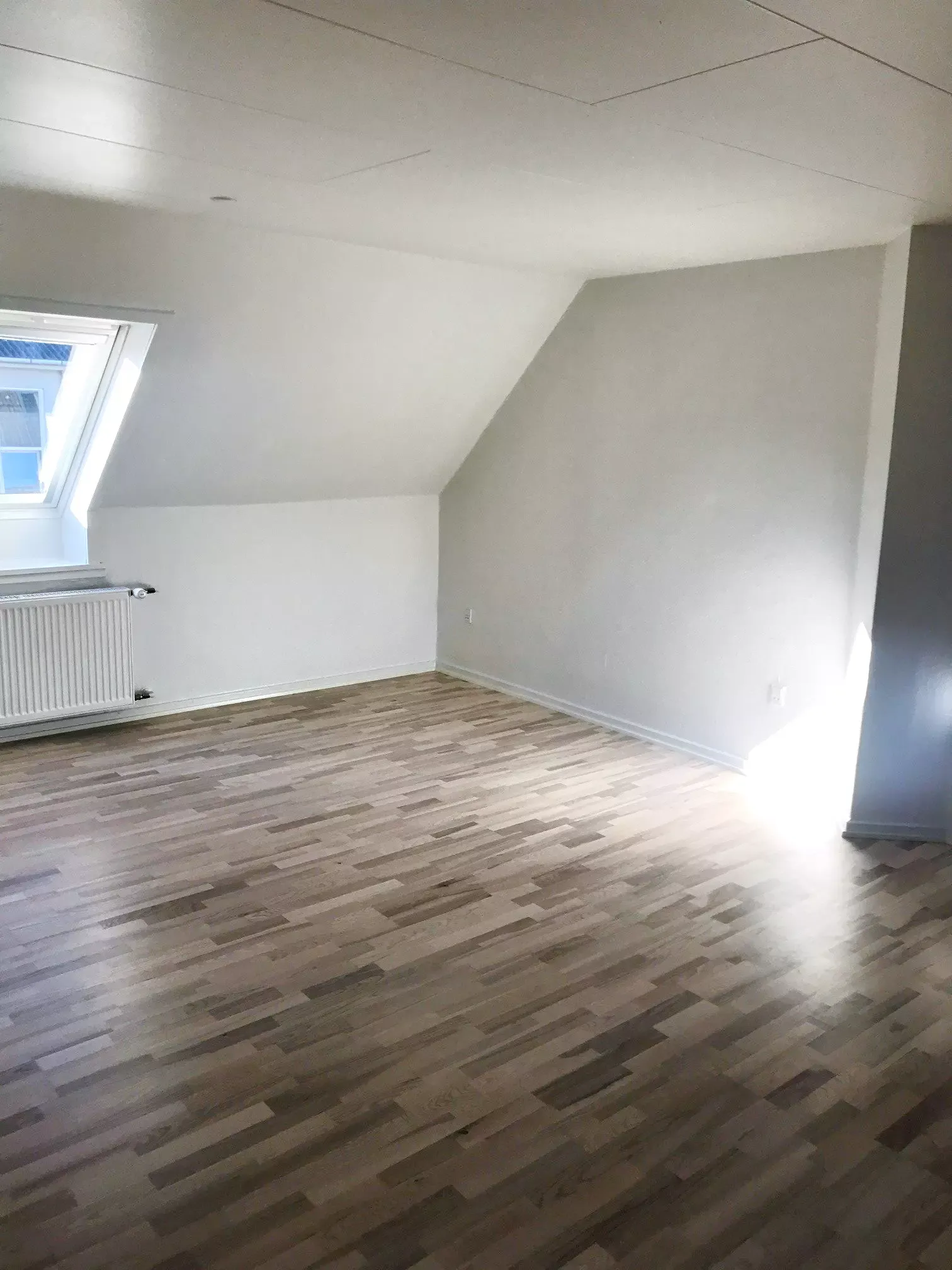 Lys 2-værelses på 68 m2 med moderne køkken