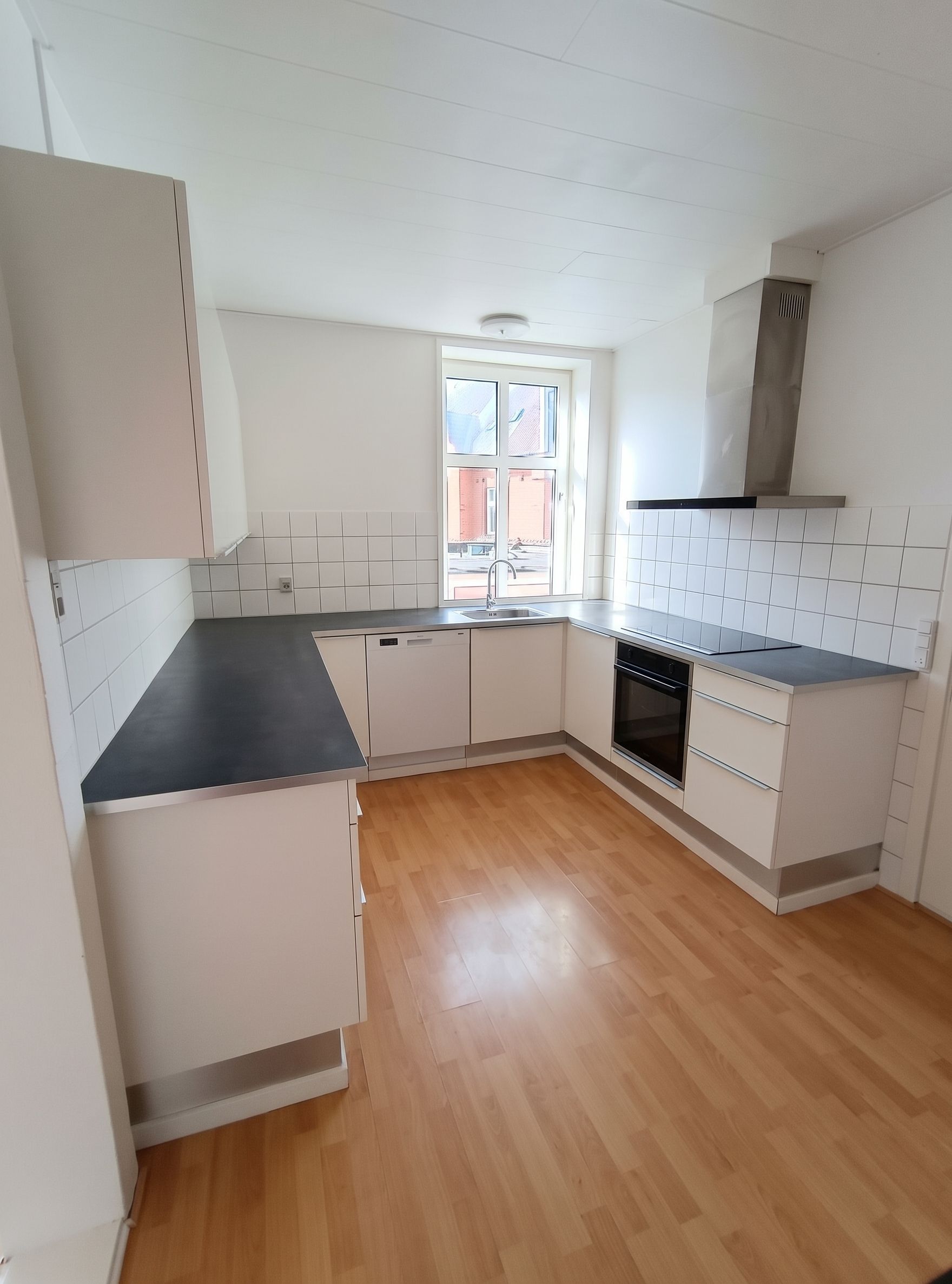 Flot 4-værelses lejlighed med højt til loftet og central placering i Hjørring