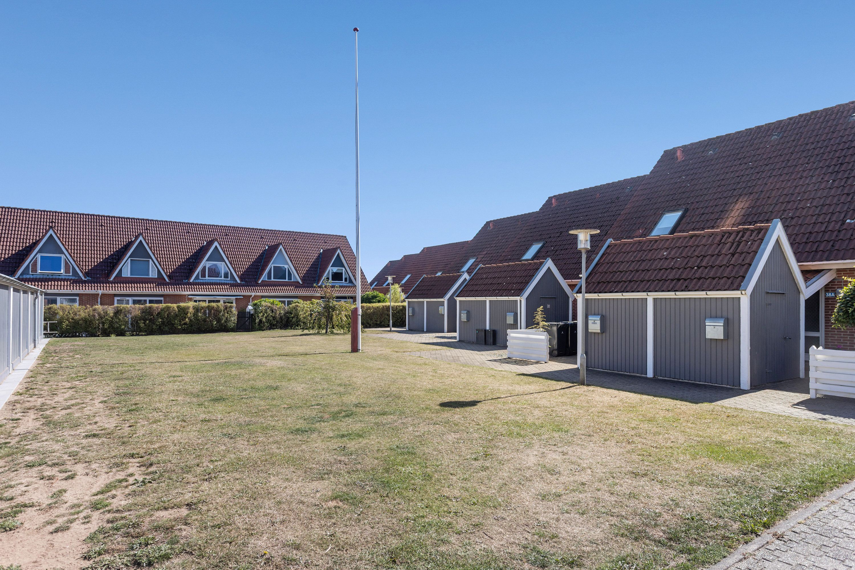 3 Værelses Rækkehus med egen have, skur og carport.