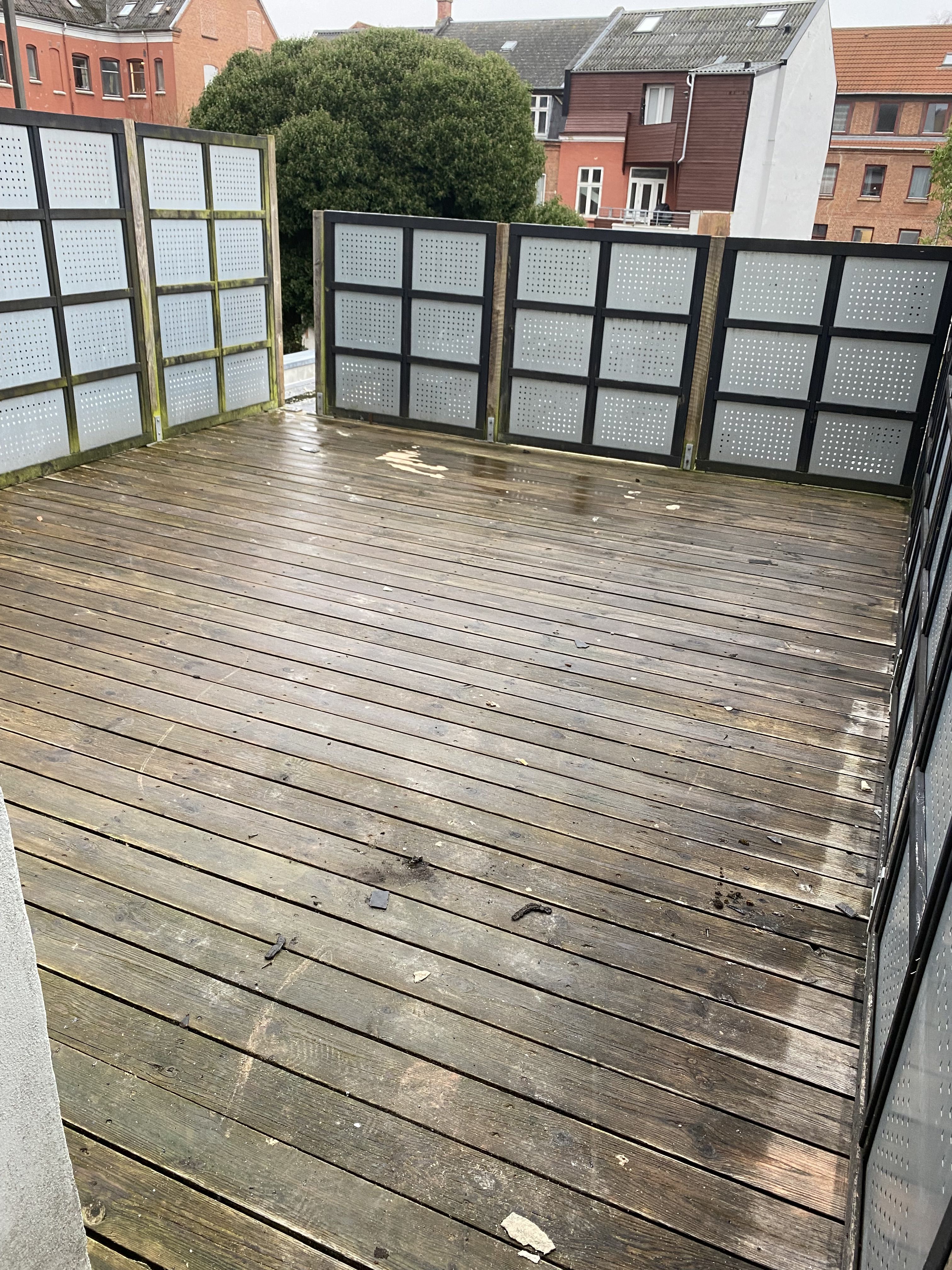 Renoveret lejlighed med tagterrasse